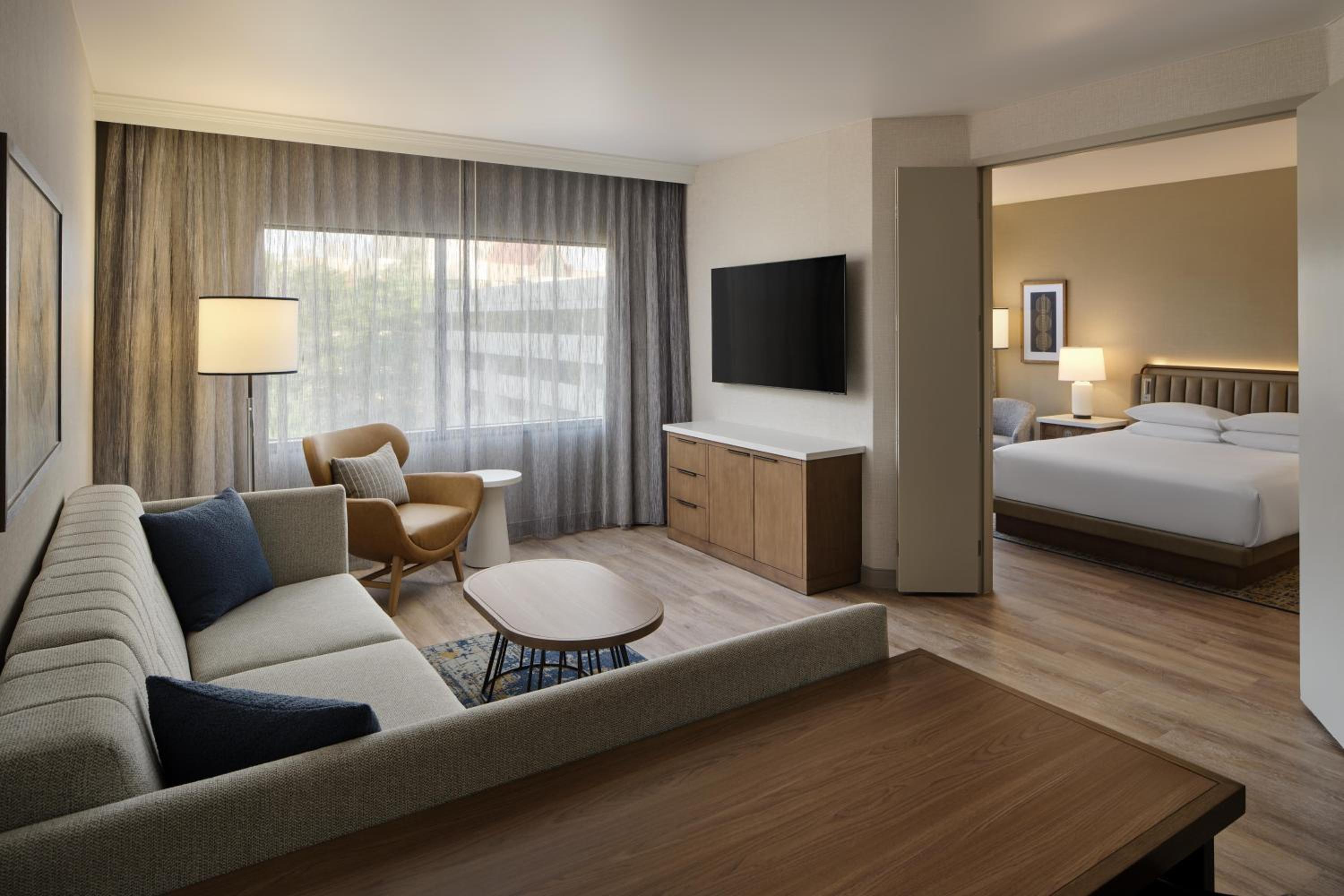 Deluxe King Suite - Top Floor - Photo 2