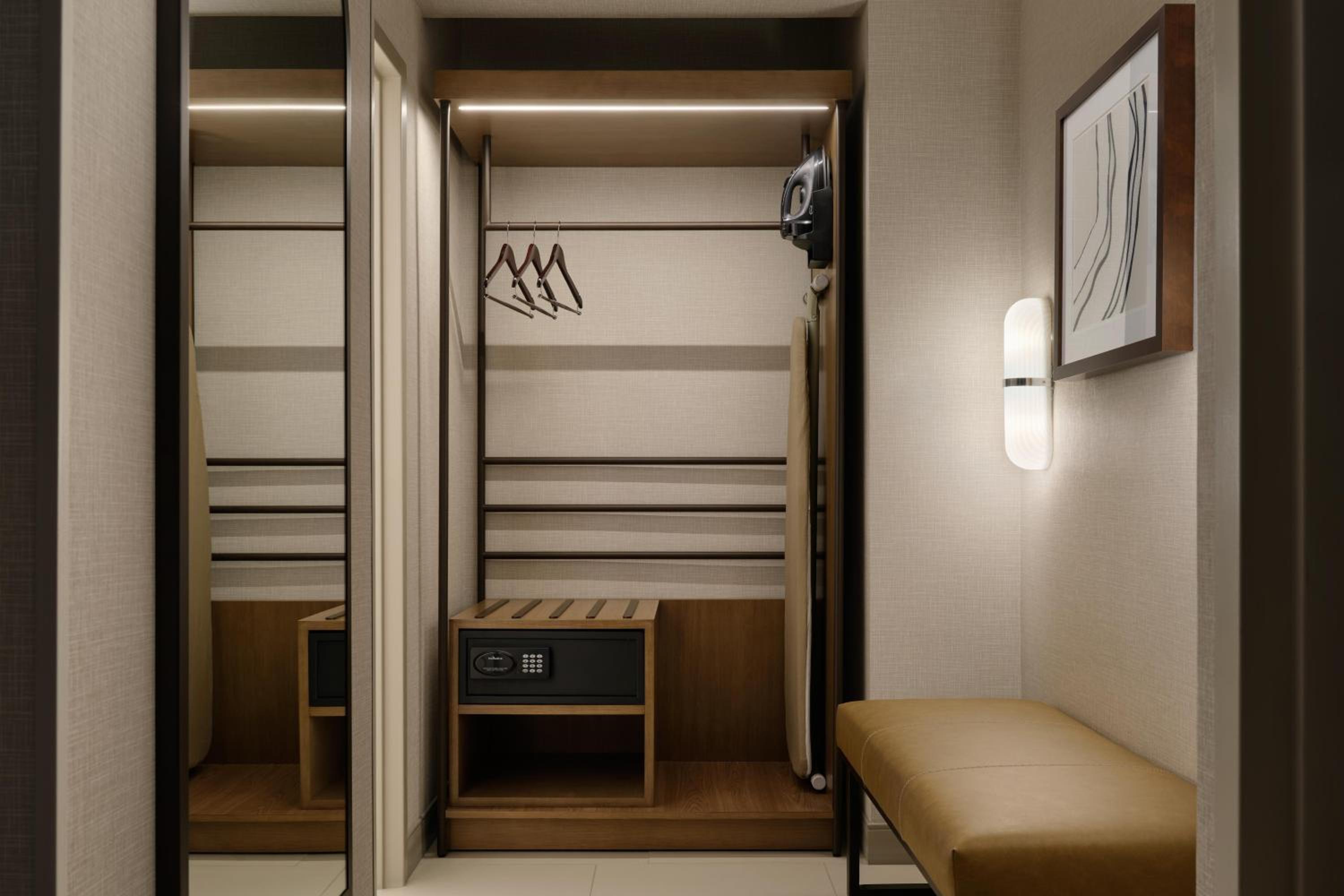 Deluxe King Suite - Top Floor - Photo 4