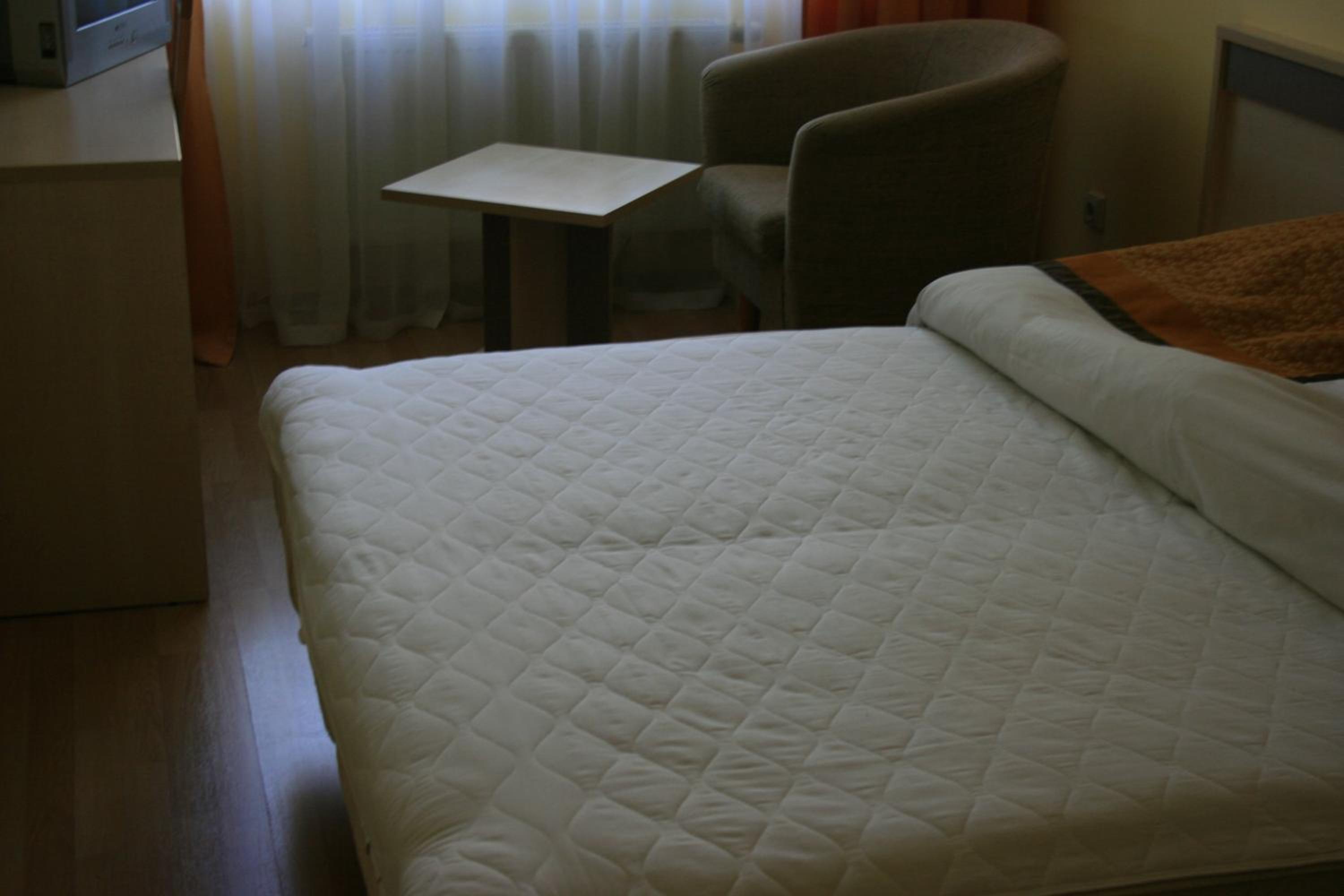 Standard Double Room - Photo 7