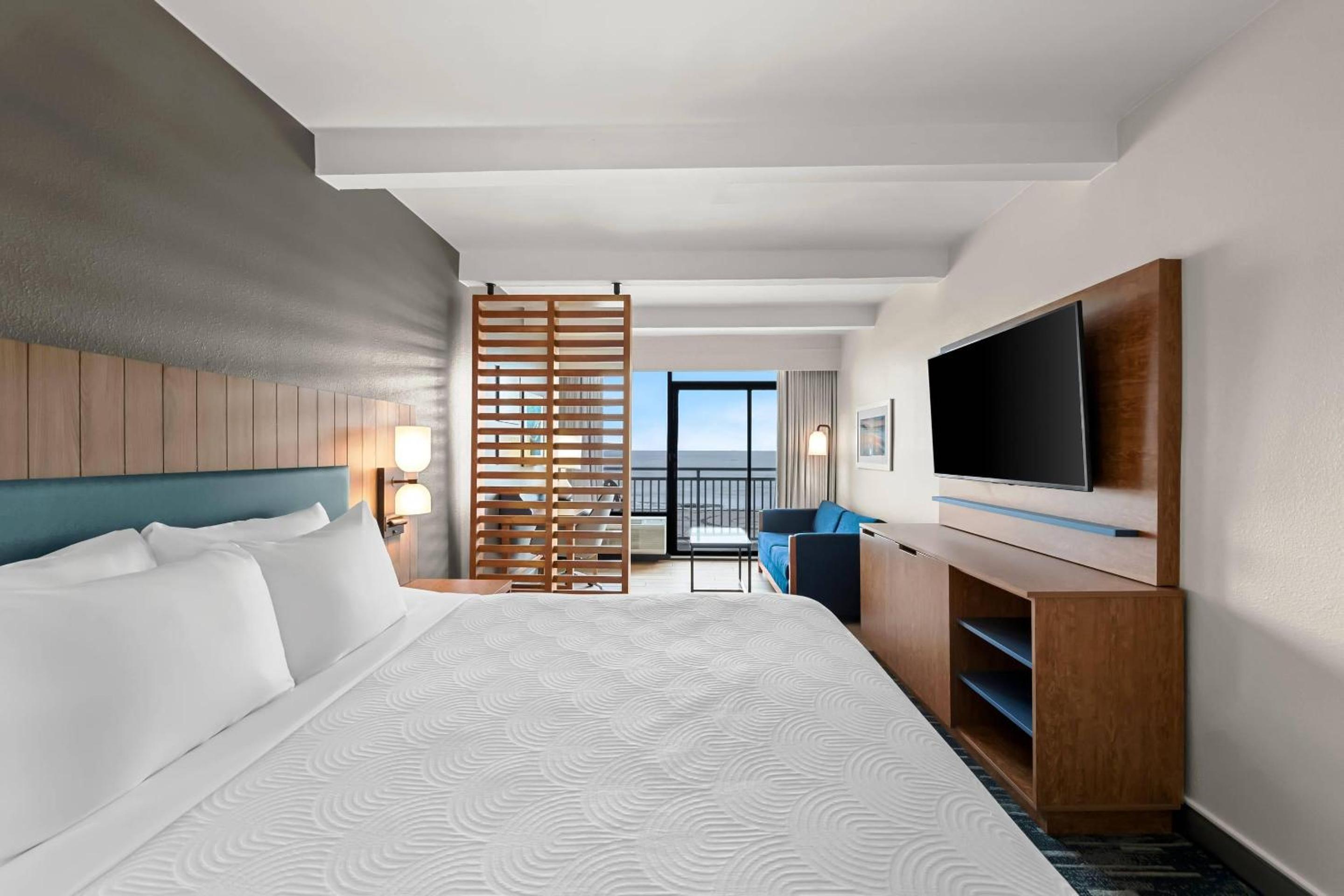 Premium Oceanfront King Room - Photo 2