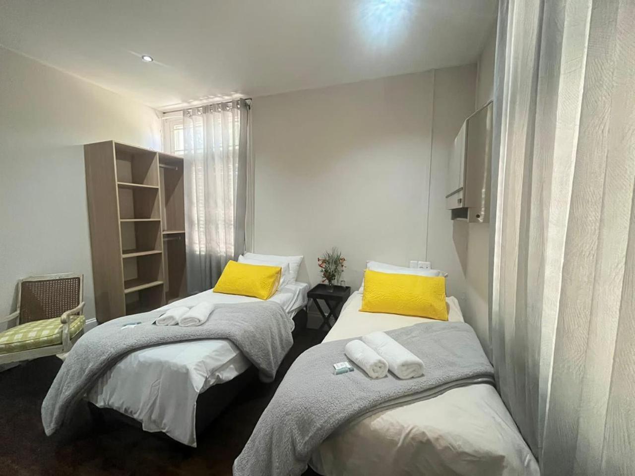 Standard Twin Room photo 2
