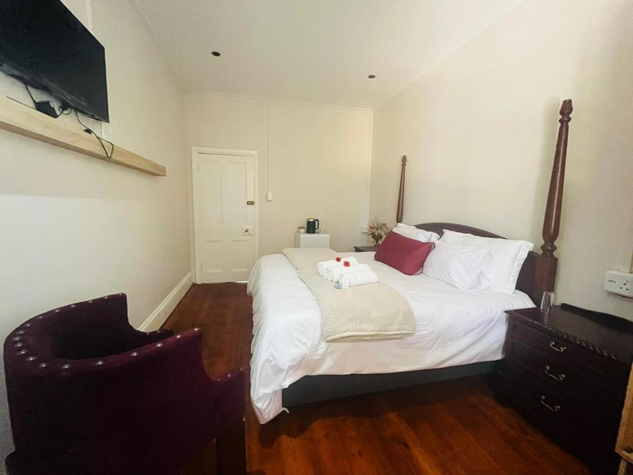 Standard King Room photo 1