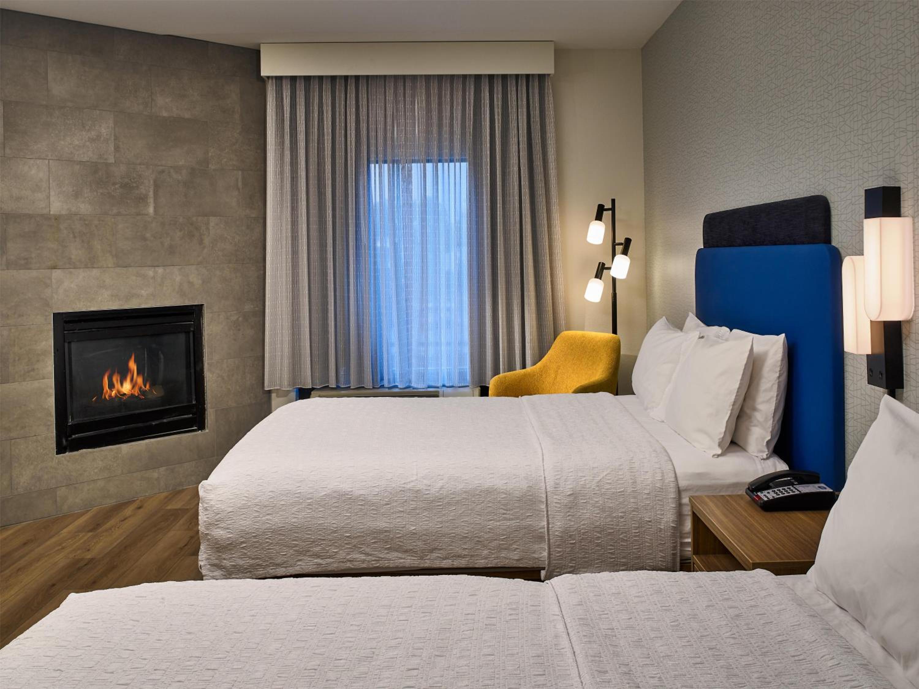 Room with Two Queen Beds and Fireplace - Non-Smoking - Photo 1