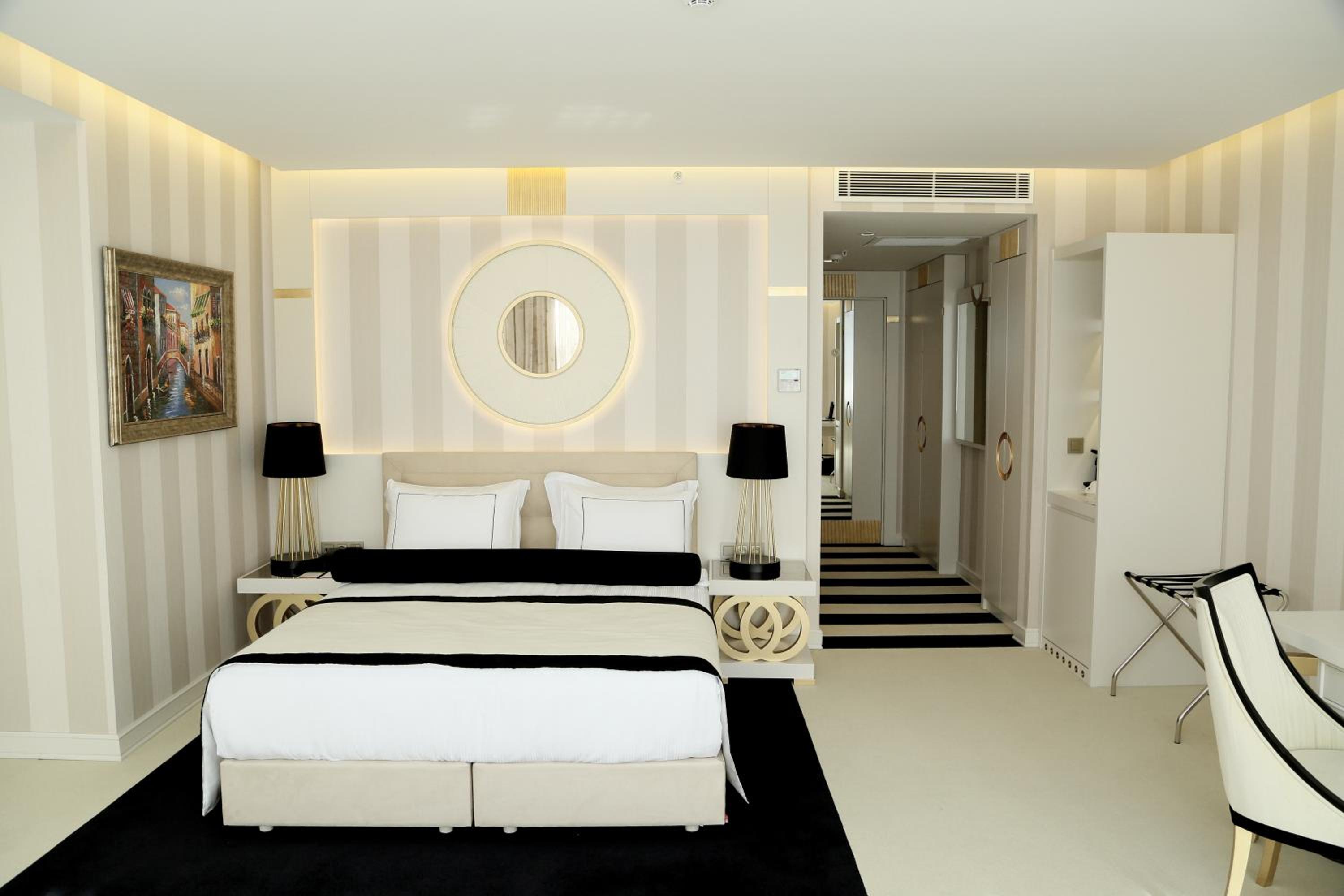 Corner Suite photo 3