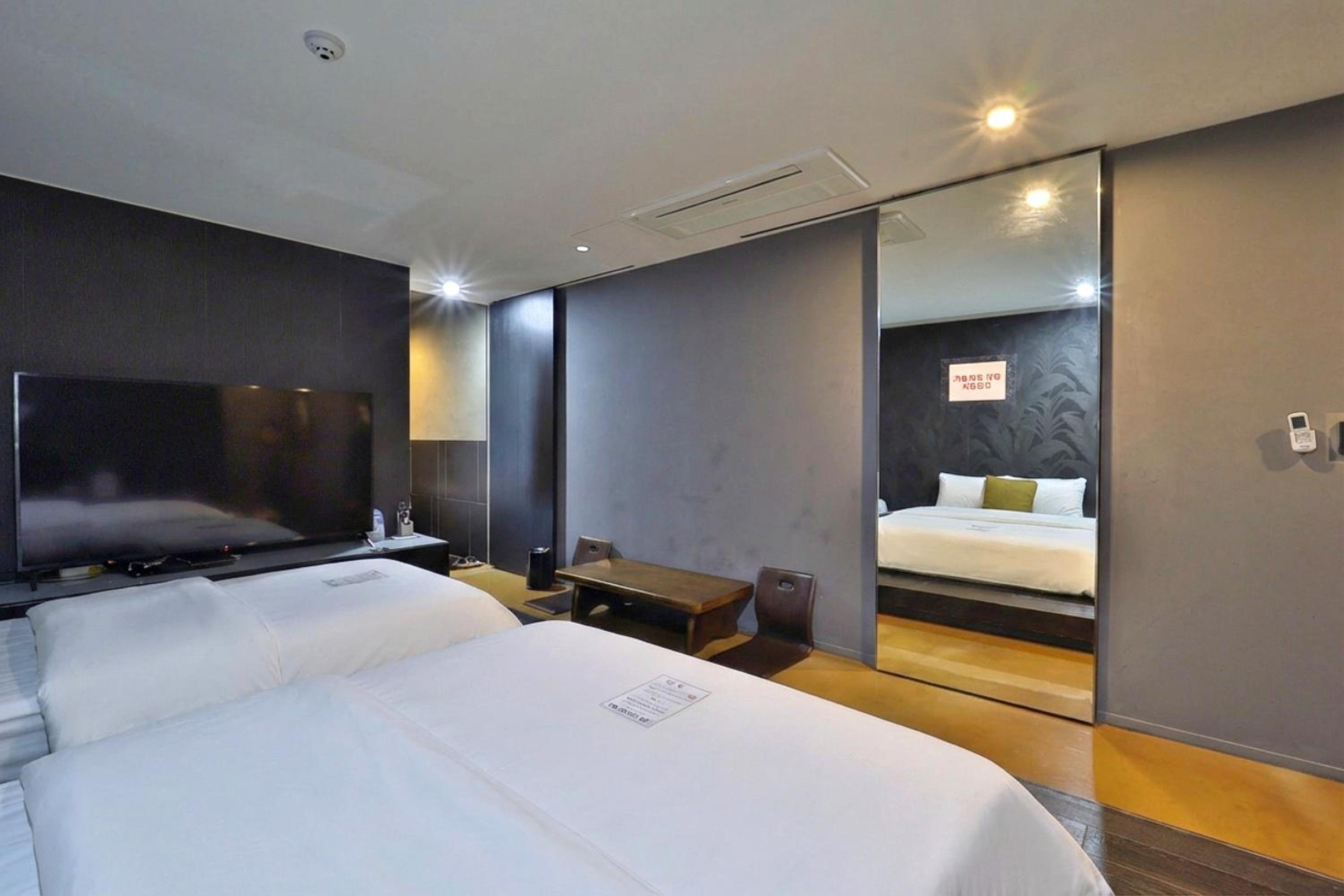 Deluxe Triple Room - Photo 8