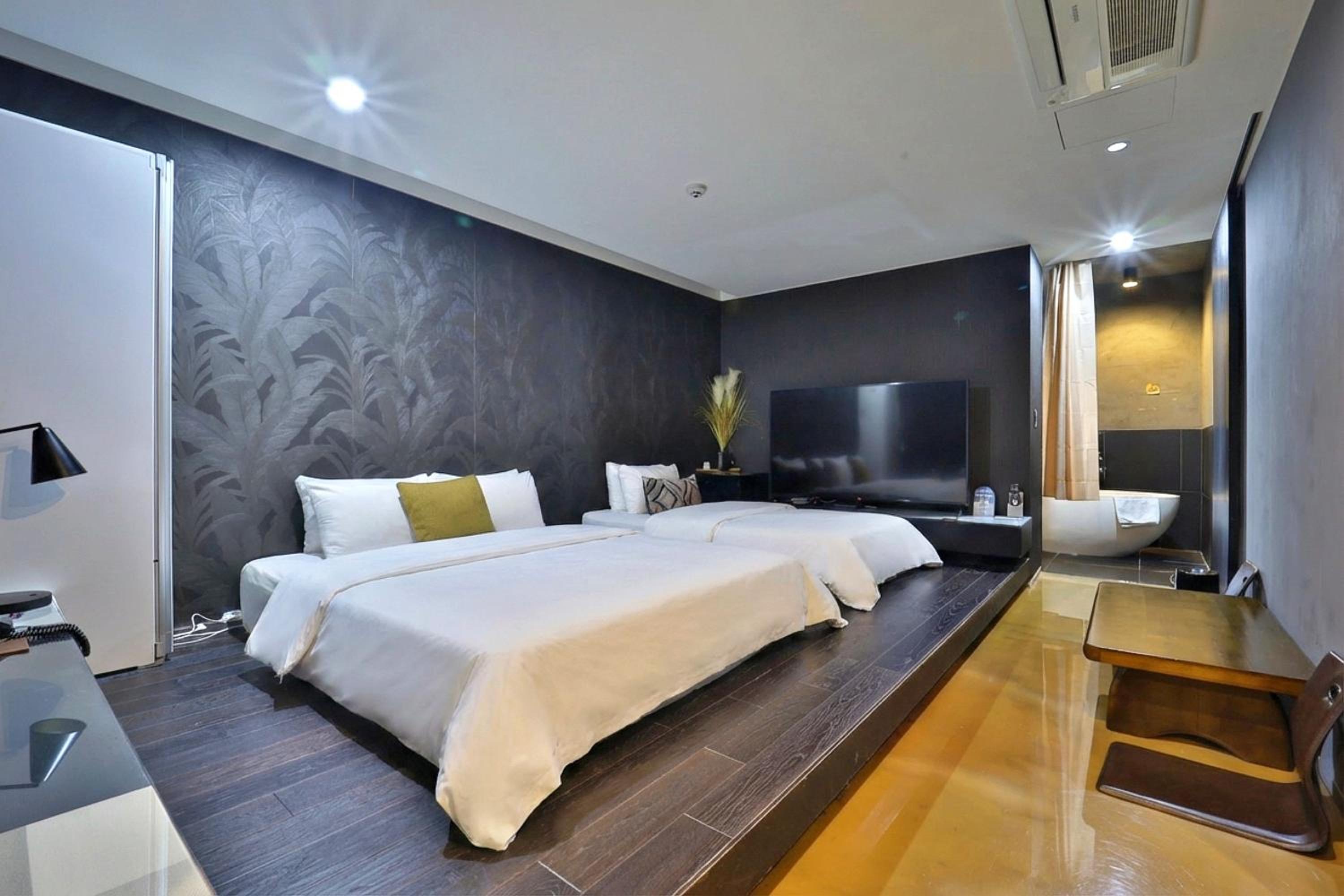 Deluxe Triple Room - Photo 9