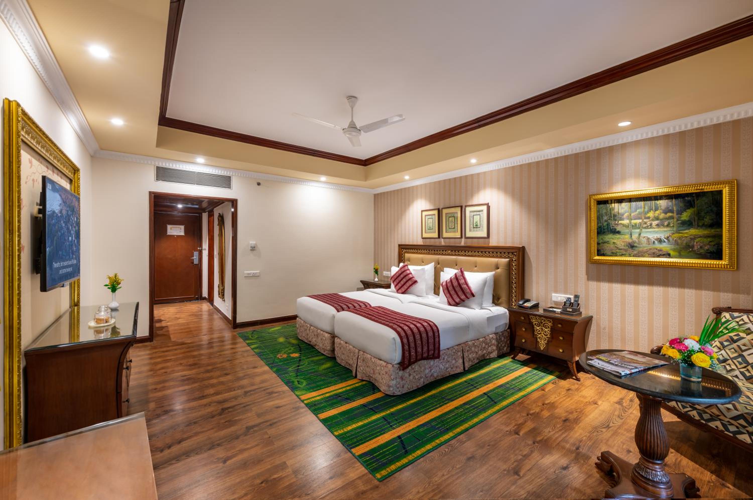 Club Room Twin - 10% Discount on Foods & Soft Beverages* | 15% Discounts on Laundry Services* | INR 500 spa credit during your stay on selective Massage services. TnC Apply.* | Free Mini-bar - 2 cans of soft Beverages (Once on Arrival) - Photo 5