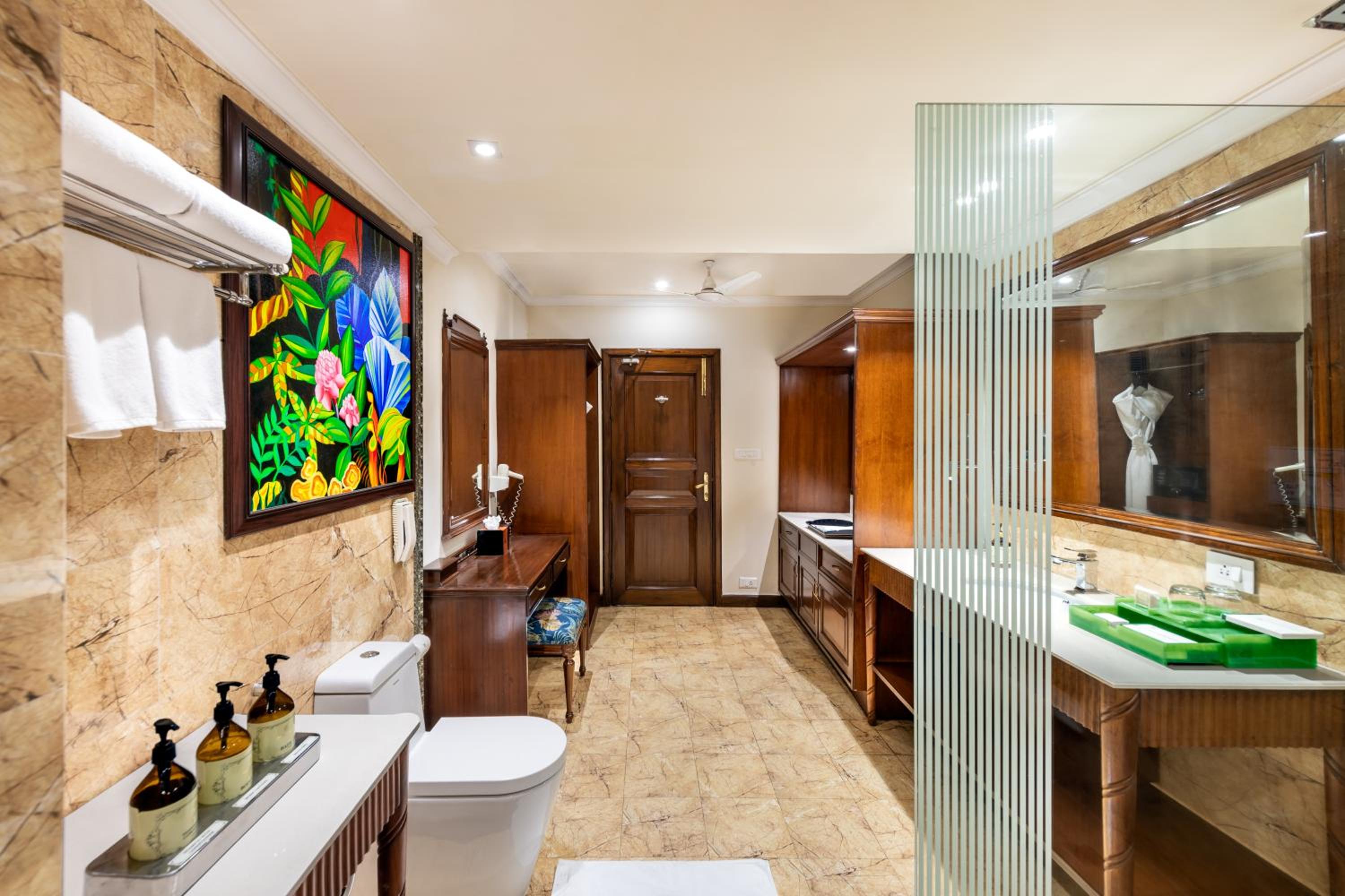 Executive Cottage Garden Facing Twin  - 10% Discount on Foods & Soft Beverages* | 15% Discounts on Laundry Services* | INR 500 spa credit during your stay on selective Massage services. TnC Apply.* | Free Mini-bar - 2 cans of soft Beverages (Once on Arriv - Photo 3