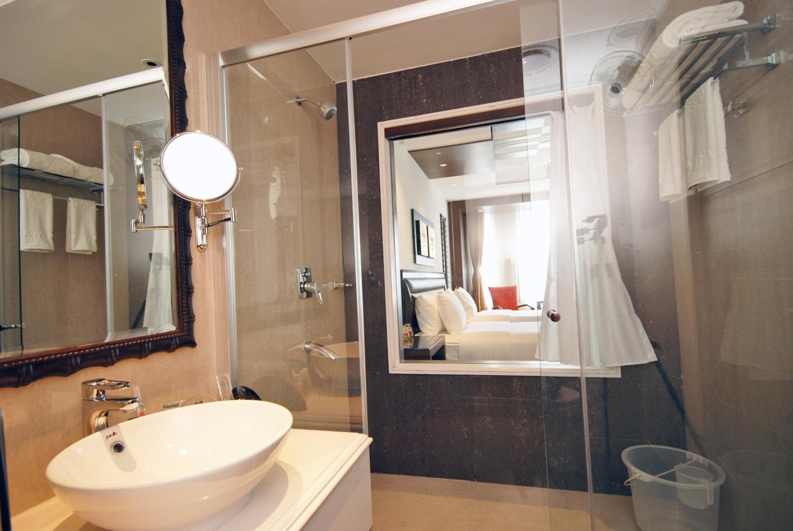 Deluxe Room Twin - 10% Discount on Foods & Soft Beverages* | 15% Discounts on Laundry Services* | Free Mini-bar - 2 cans of soft Beverages (Once on Arrival) | Assorted Snacks in the Room (Once during Stay)