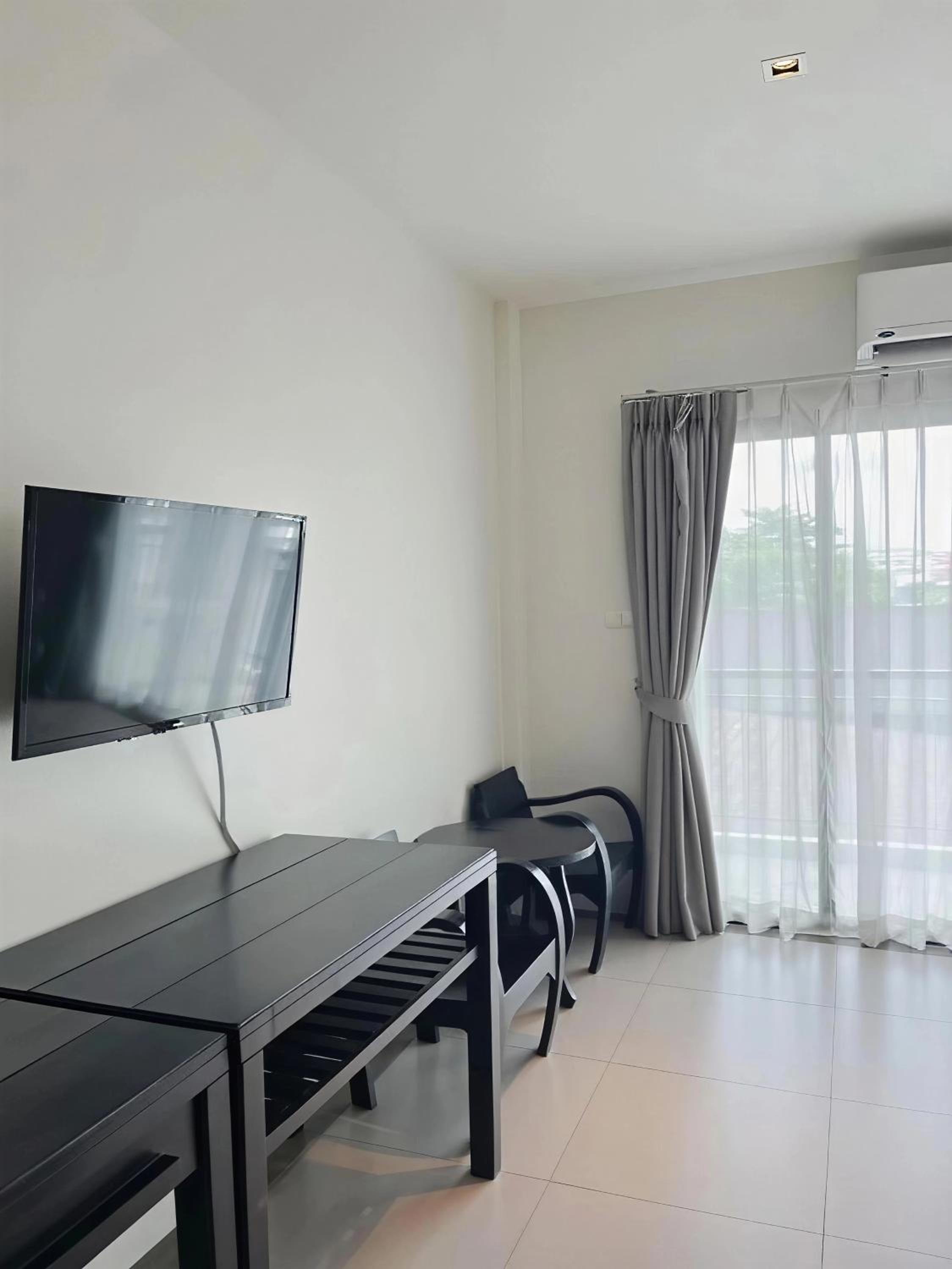 Twin Room with Pool View photo 1
