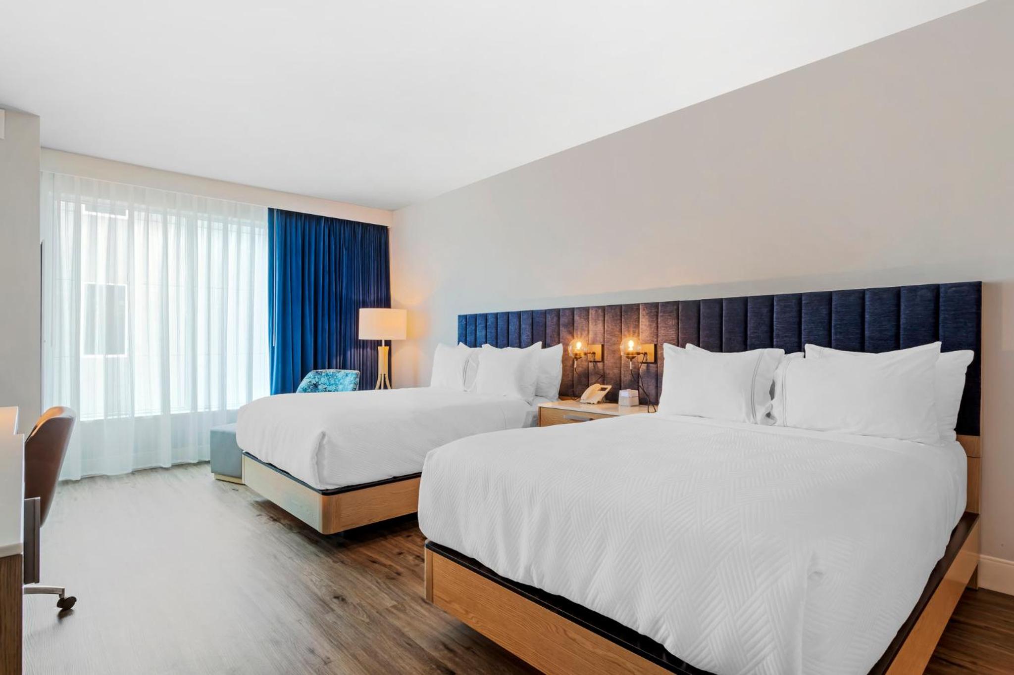 Standard King Room with Two King Beds - Photo 3