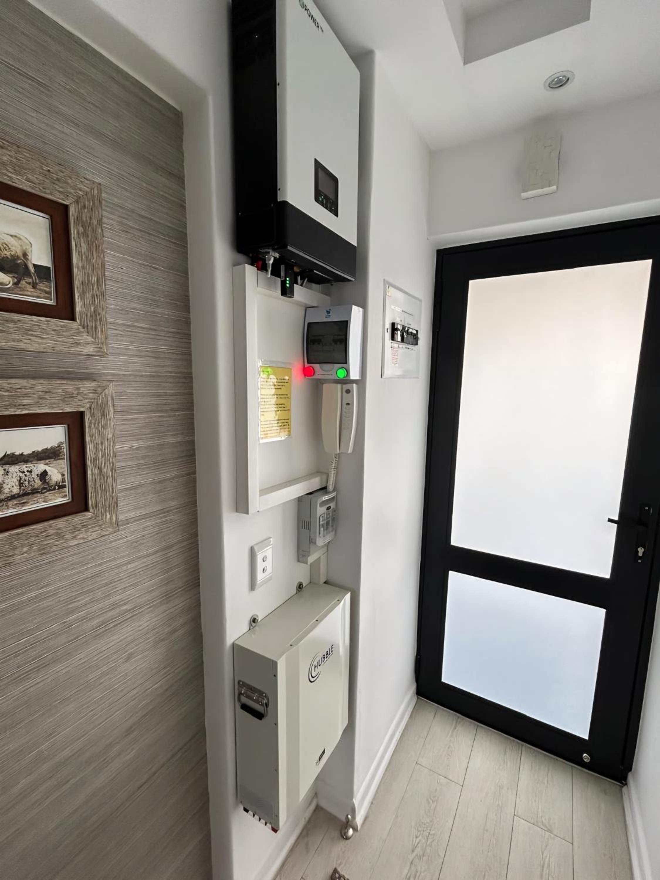 2 Bedroom 1 Bath Middle Floor photo 1
