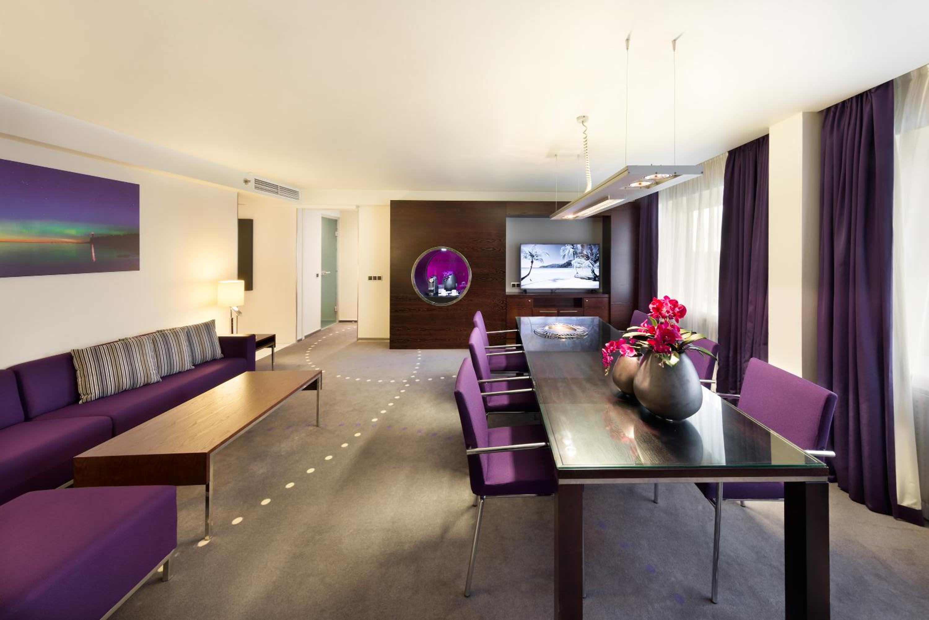 Suite - Photo 8