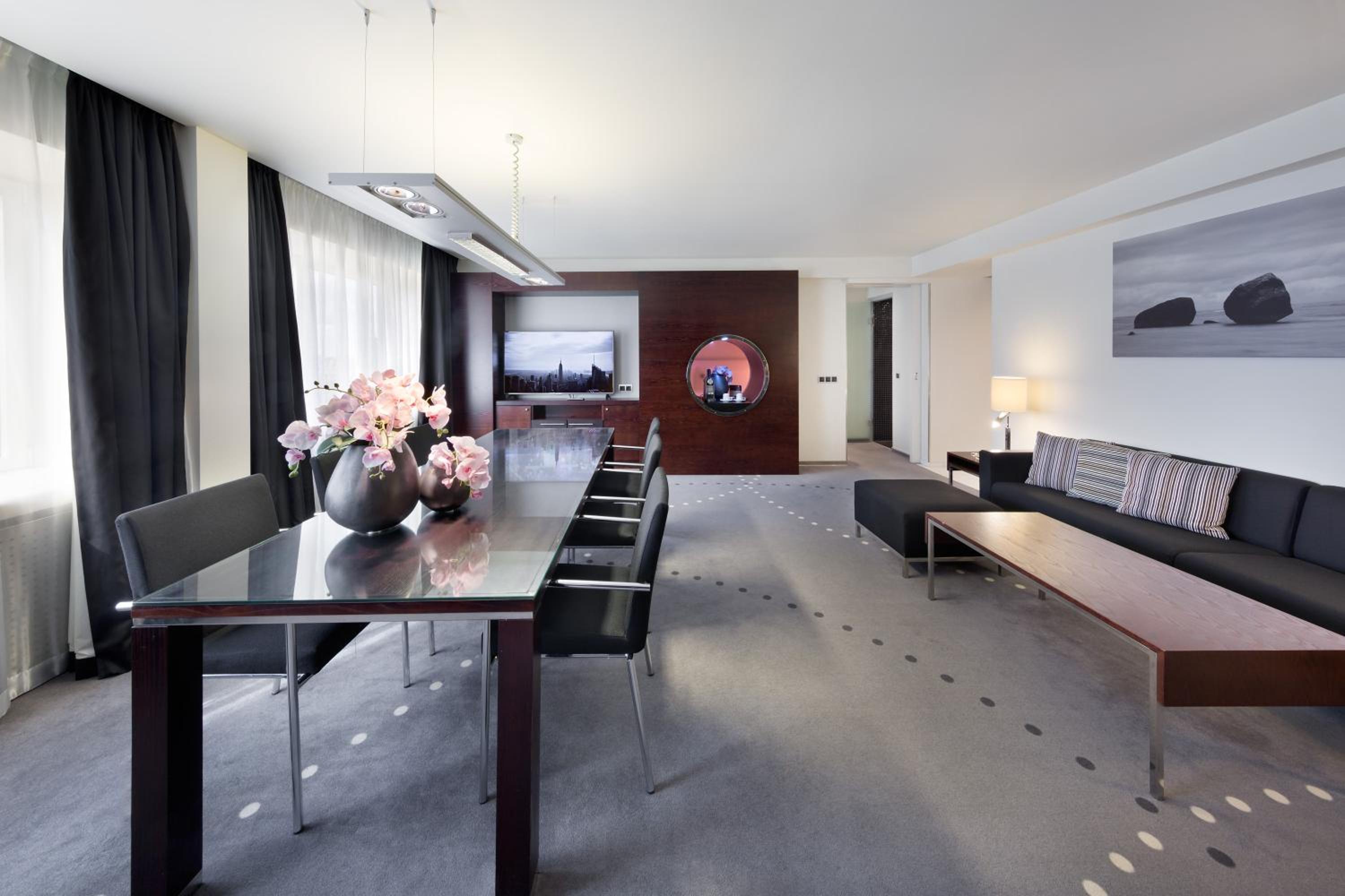 Suite - Photo 7