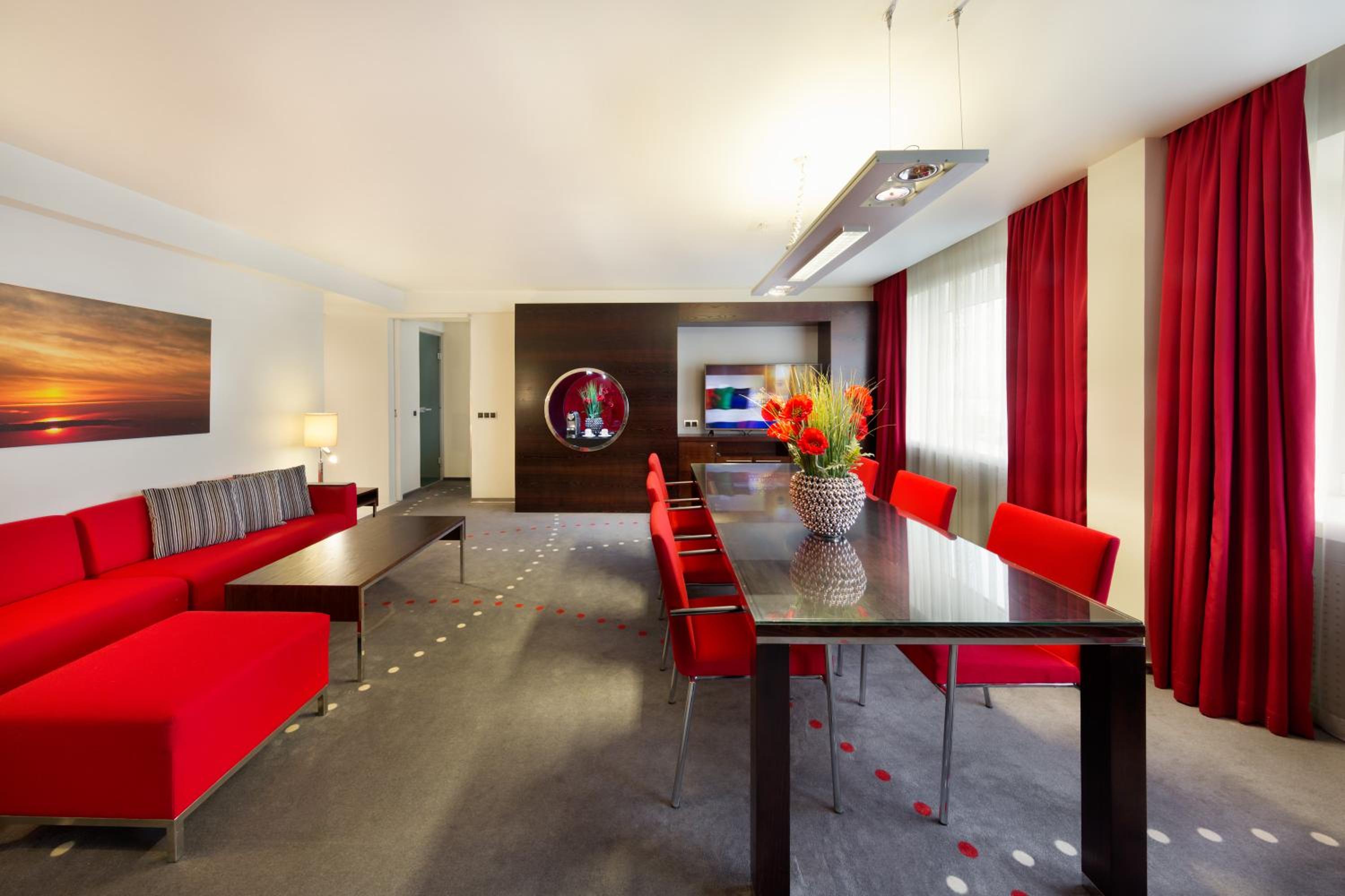 Suite - Photo 5