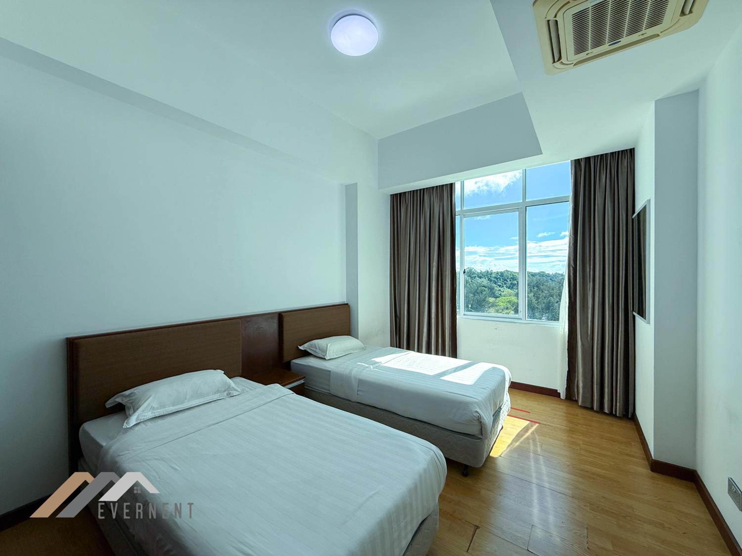 Four-Bedroom Apartment - Photo 2