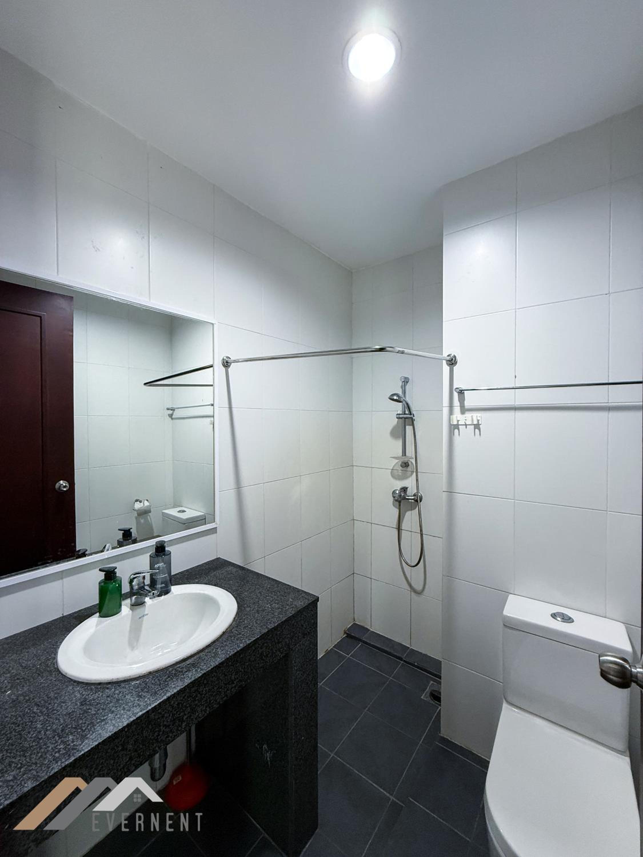 Four-Bedroom Apartment - Photo 3