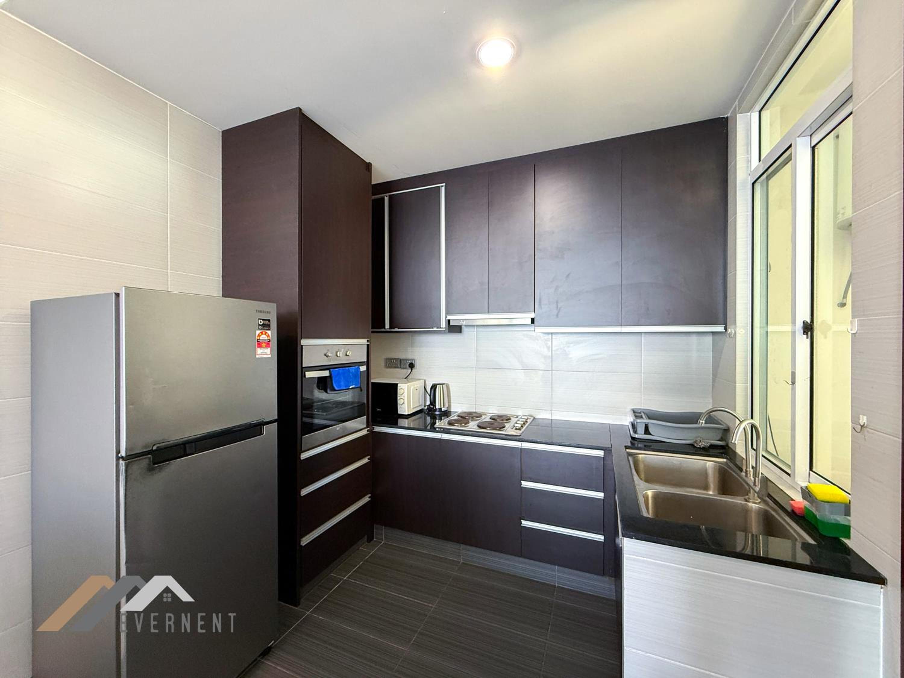 Four-Bedroom Apartment - Photo 5
