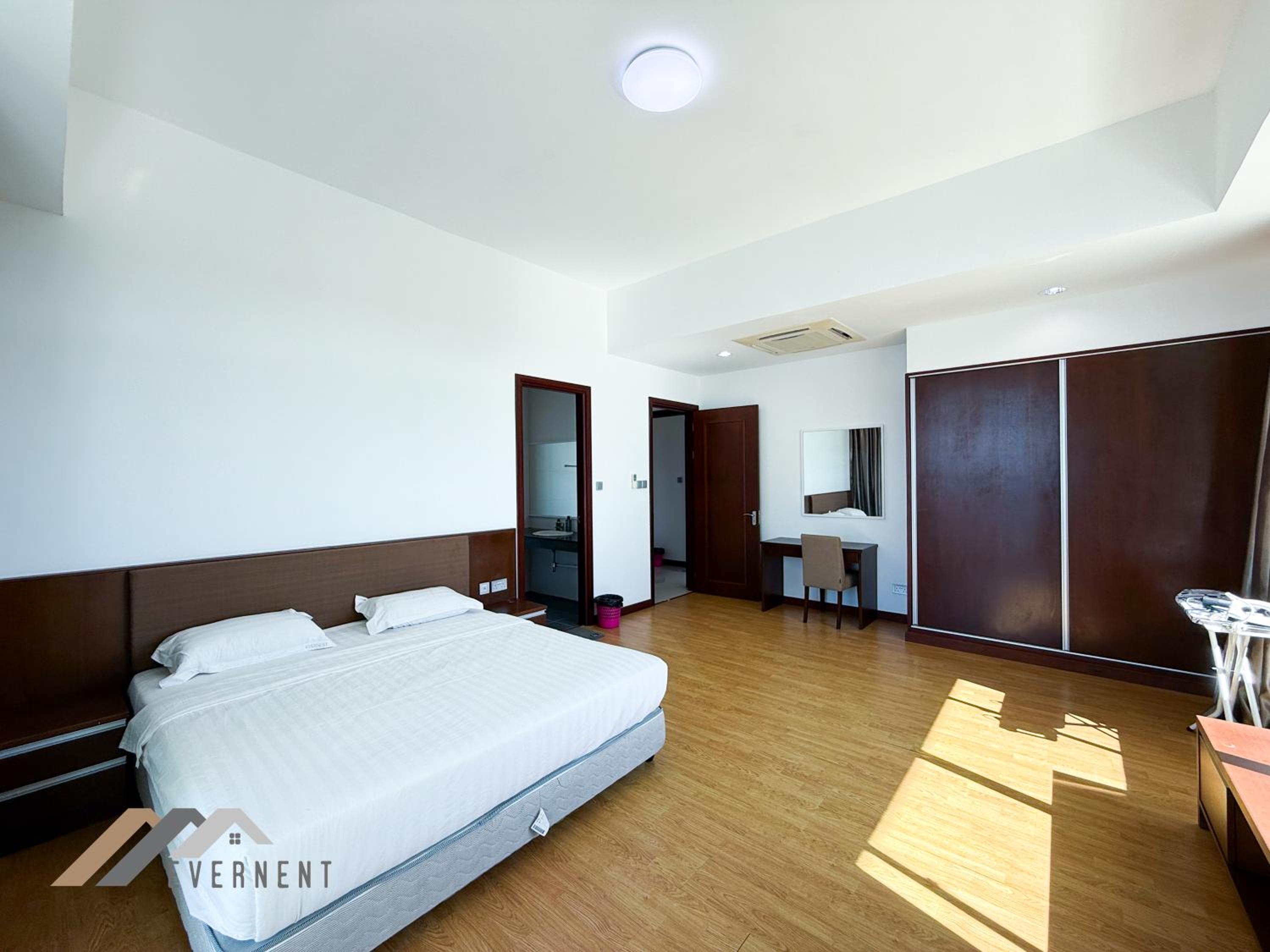 Four-Bedroom Apartment - Photo 6