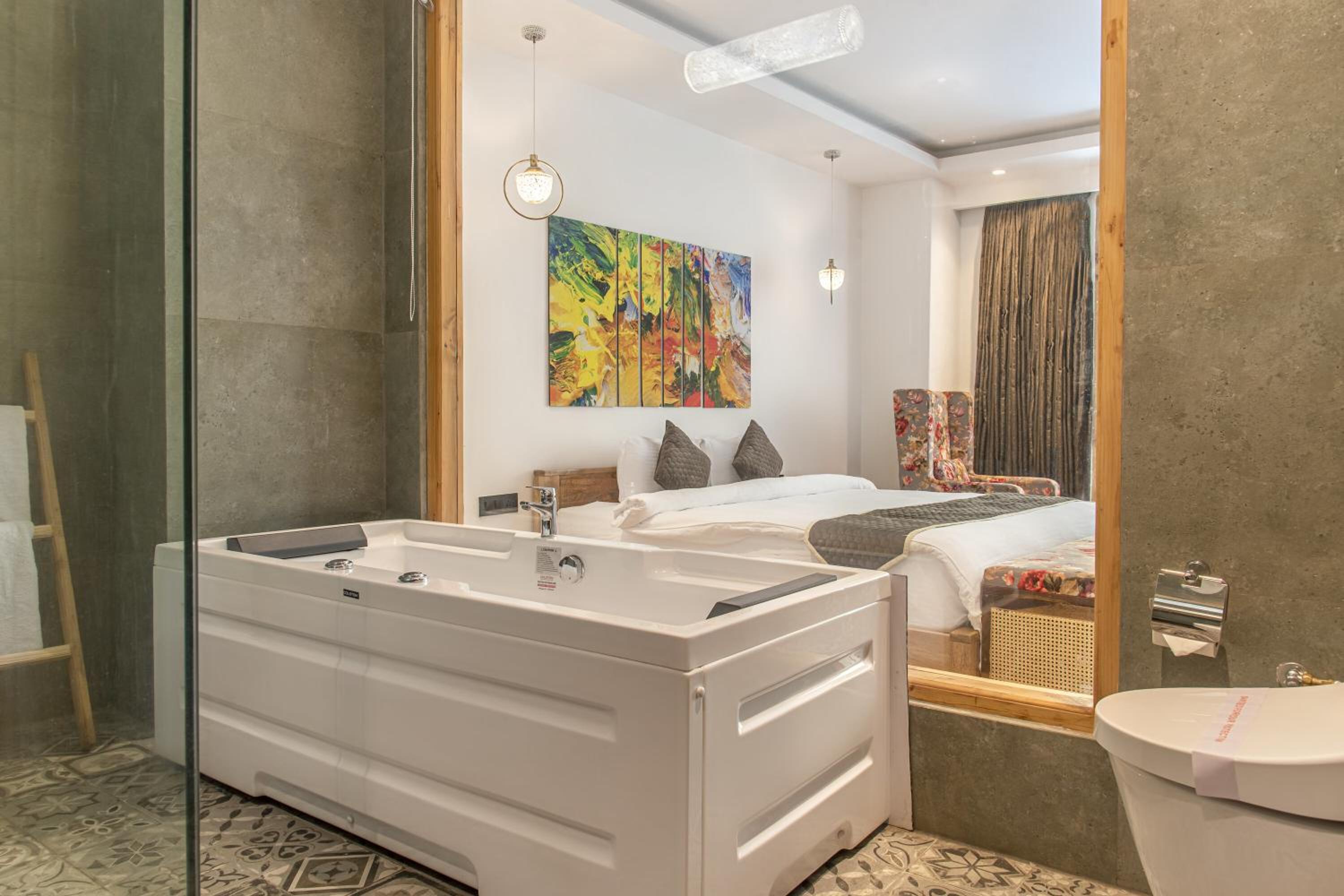 King Room with Spa Bath