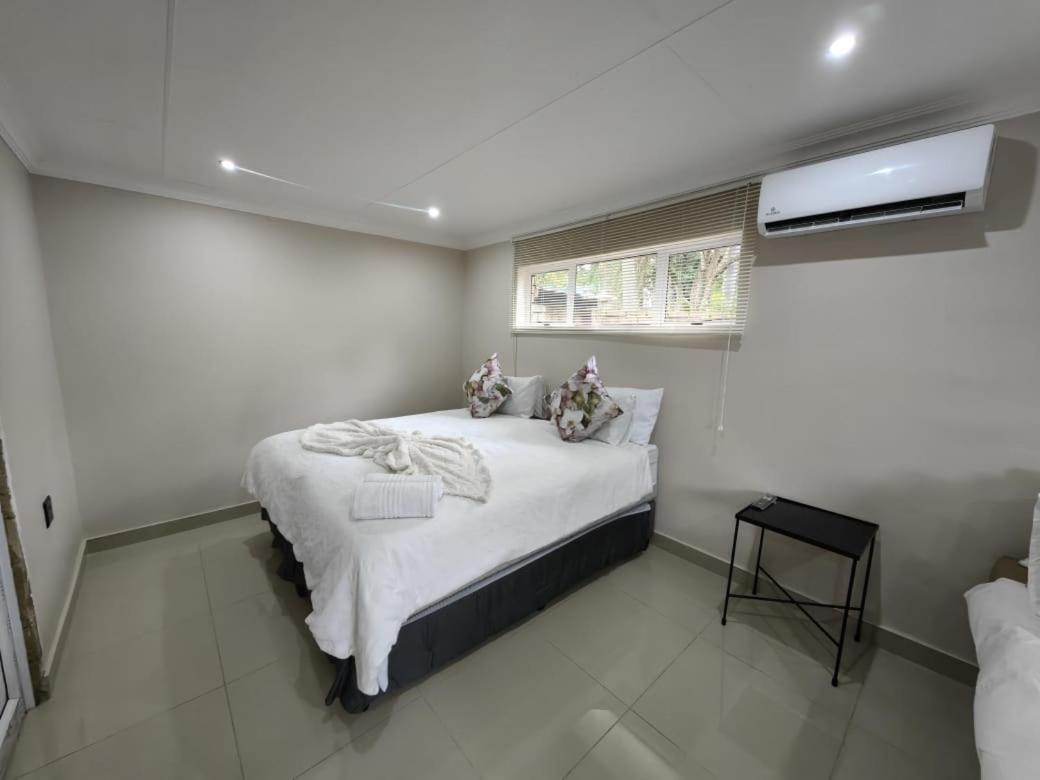 Deluxe King Room photo 3