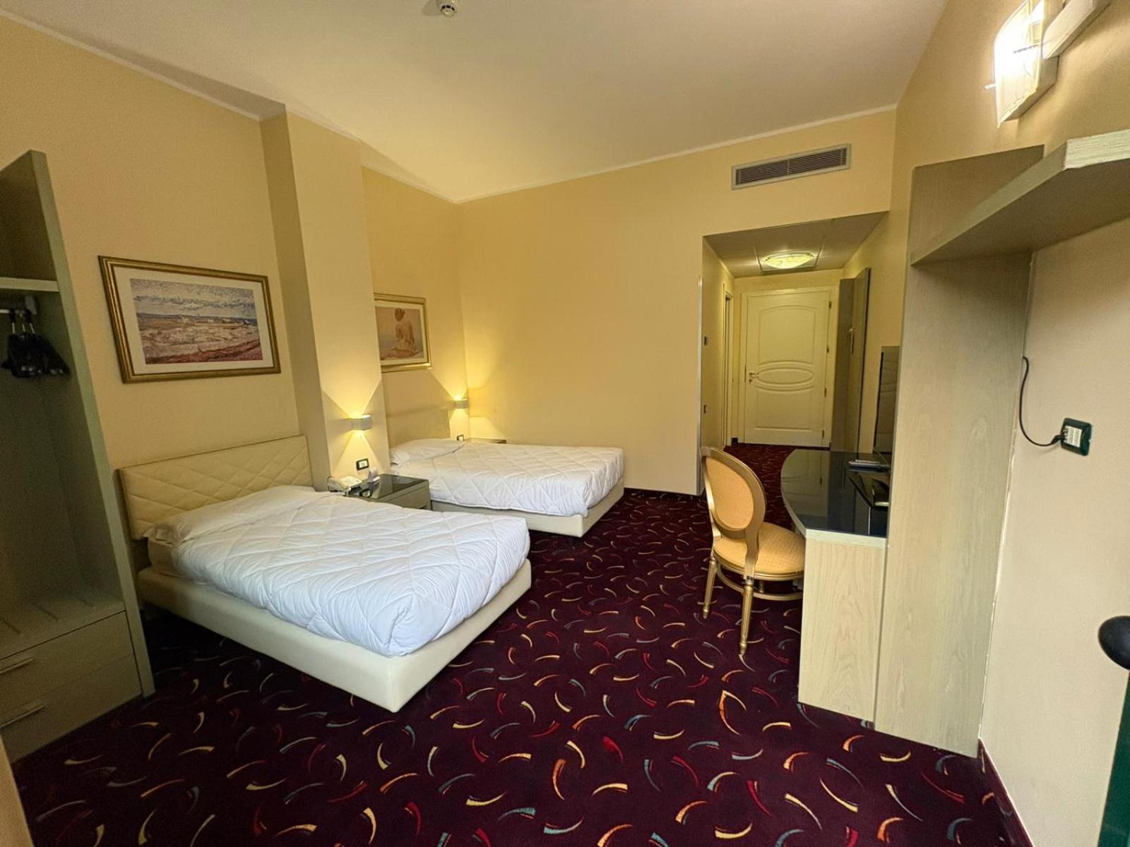 Twin Room - Disability Access photo 1