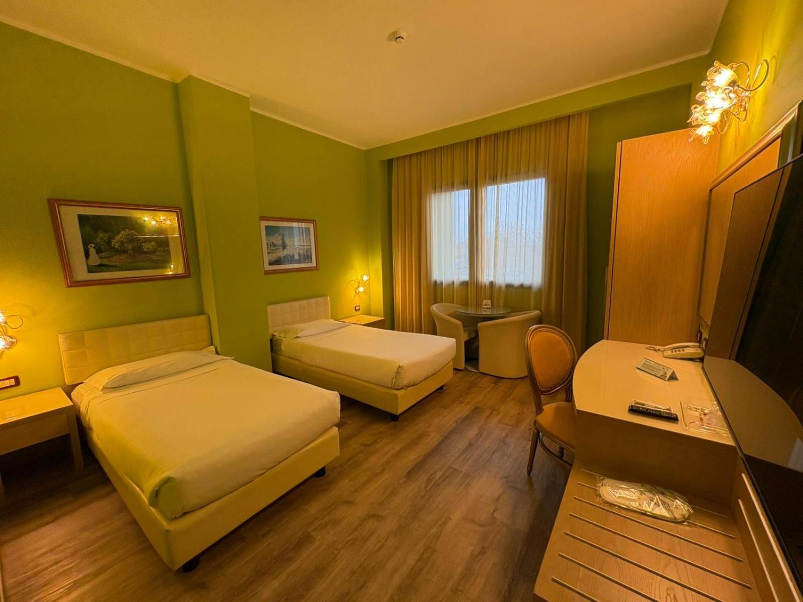 Twin Room - Disability Access photo 2
