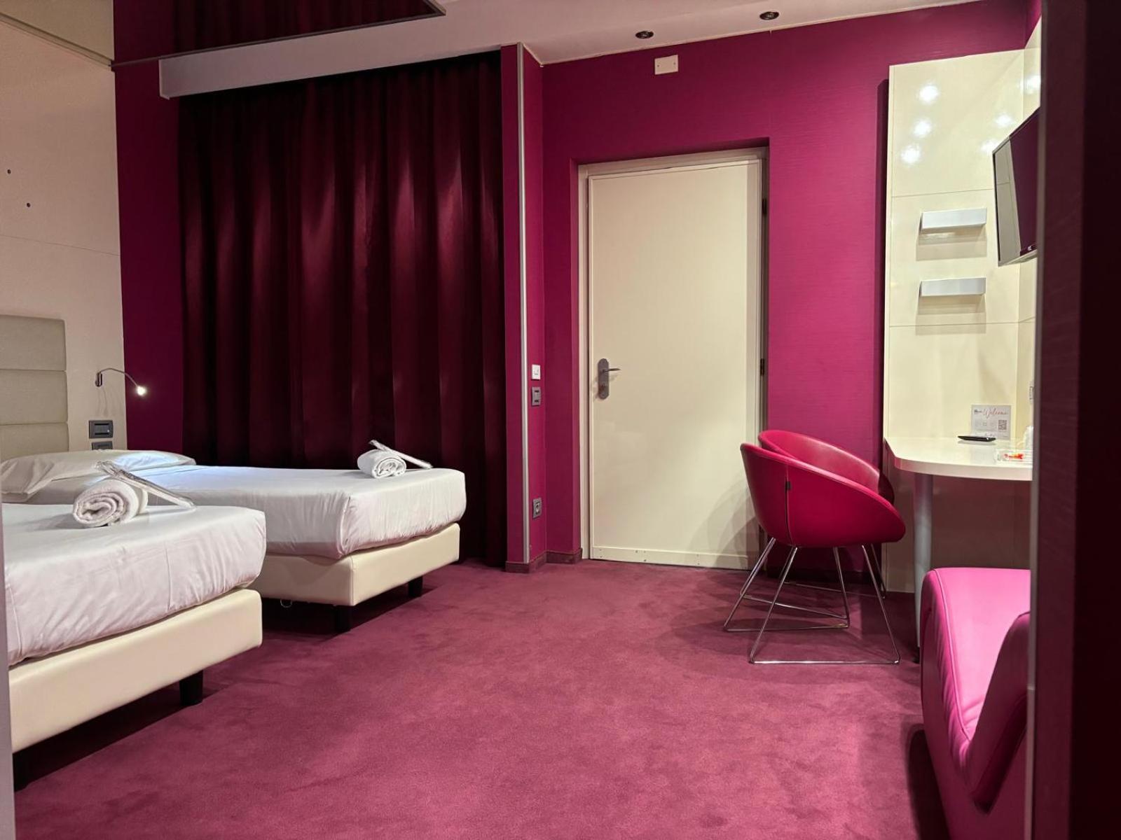 Economy Twin Room - Photo 1