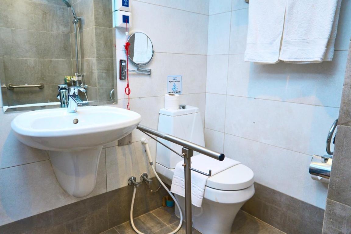 Twin Room - Disability Access photo 2