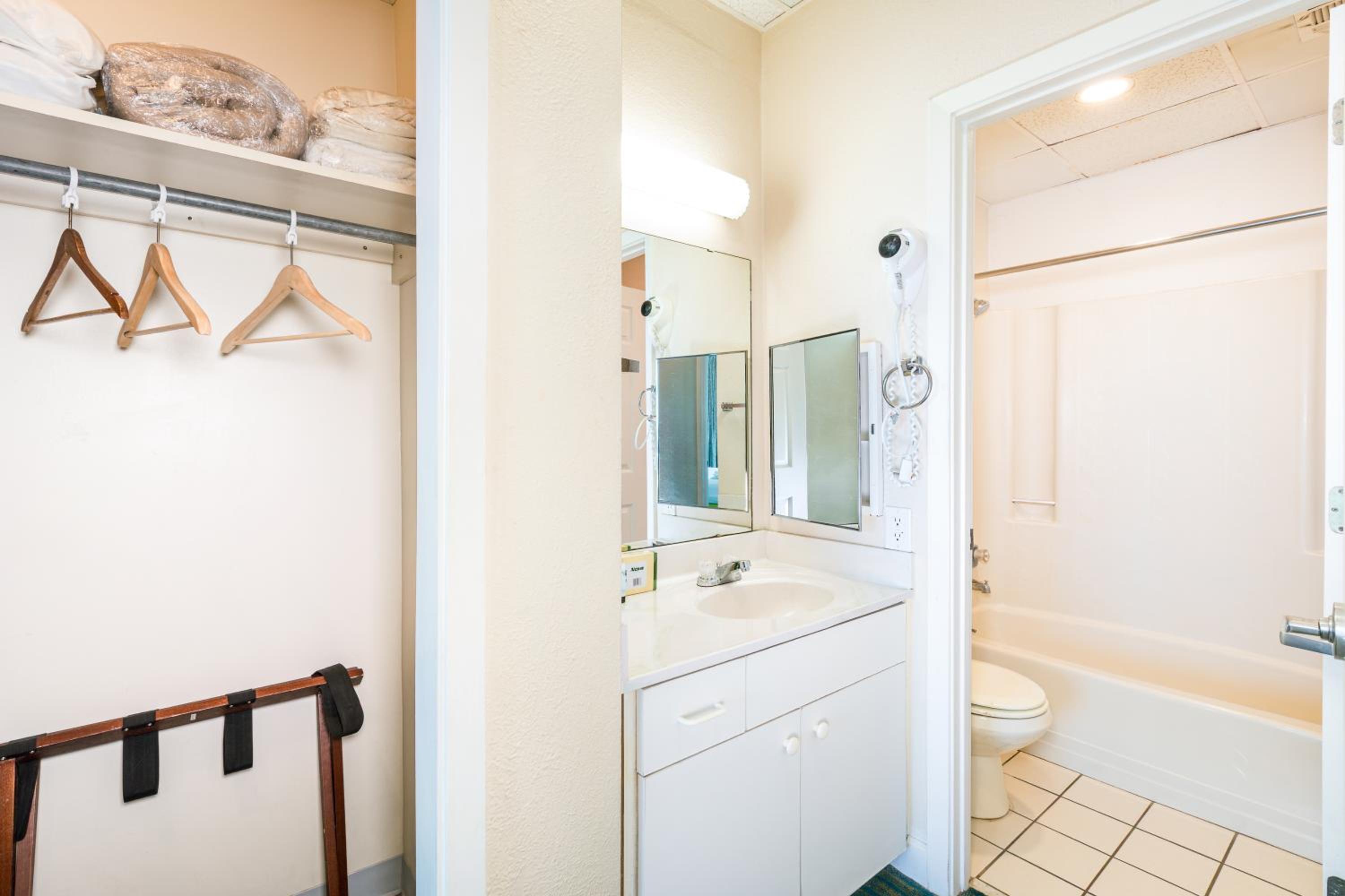 One-Bedroom Suite photo 3