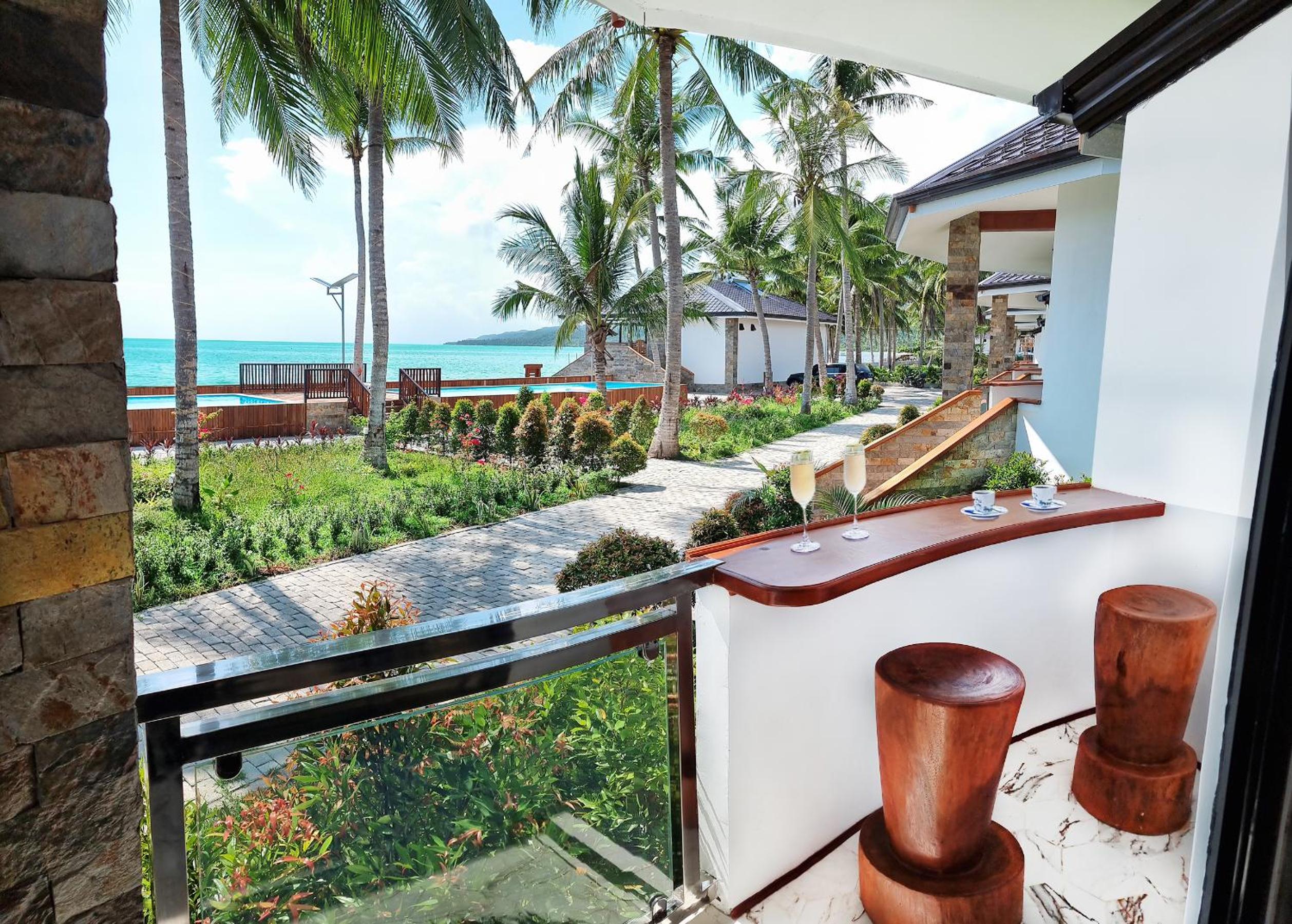 Villa - Beach Front