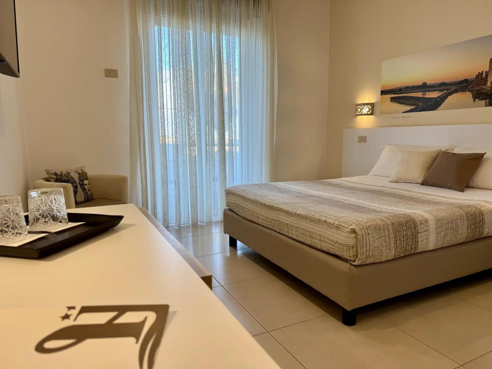 Classic Double Room with Balcony and Partial Sea View photo 2