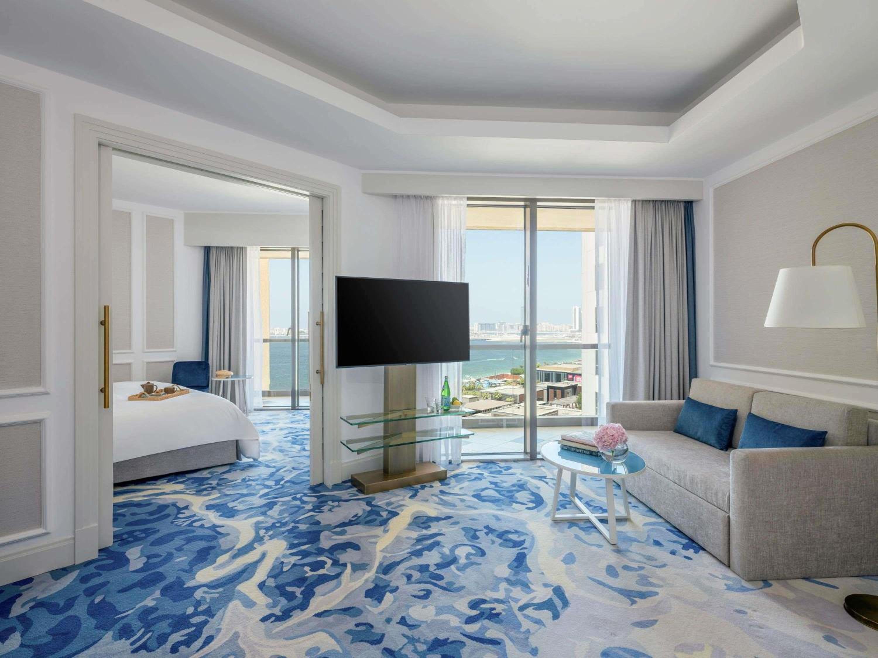 Junior Suite staycation with breakfast & dinner at AOC restaurant (chef's choice of buffet or set menu) photo 1