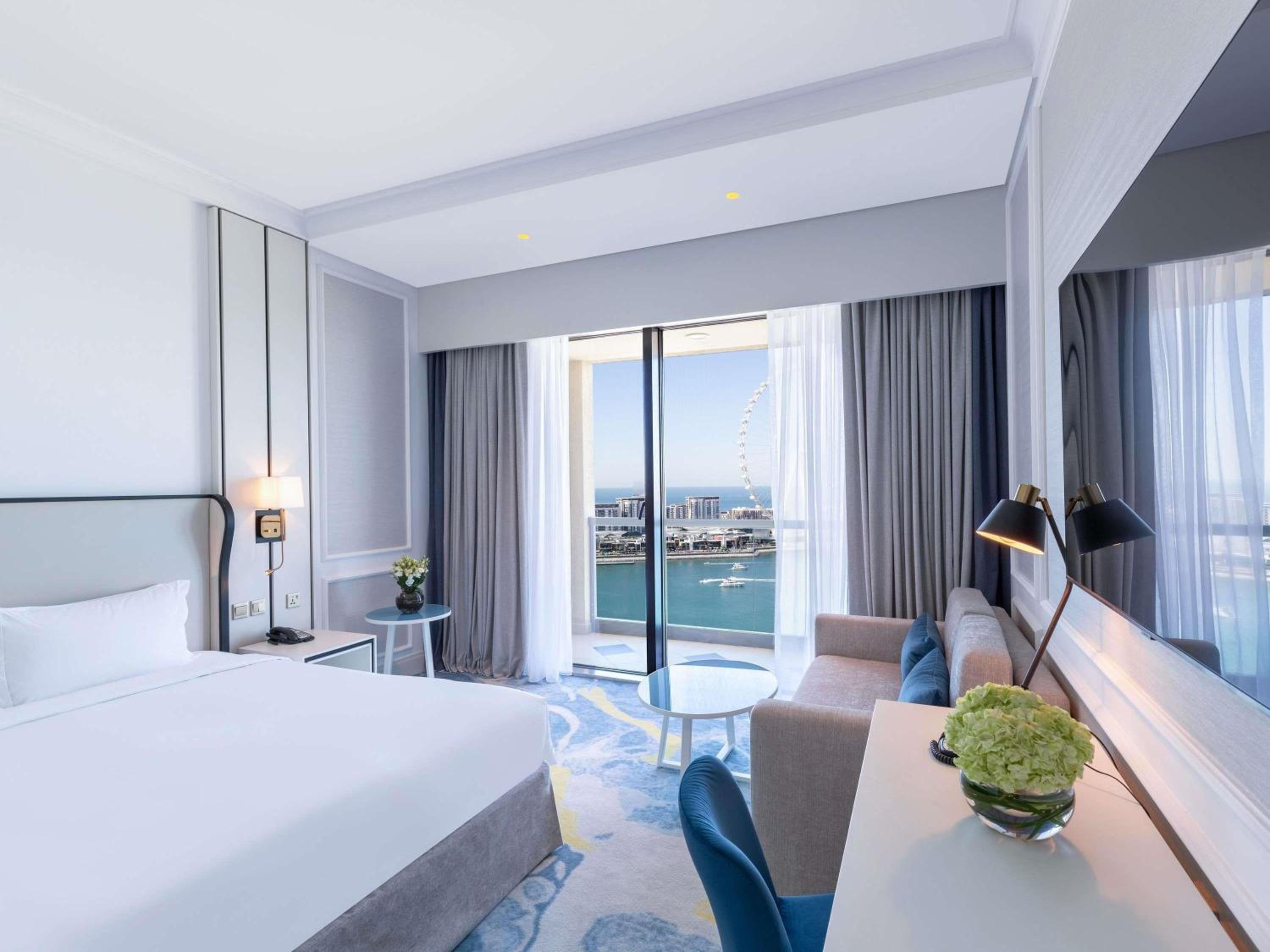 Luxury room staycation with breakfast & dinner at AOC restaurant (chef's choice of buffet or set menu)