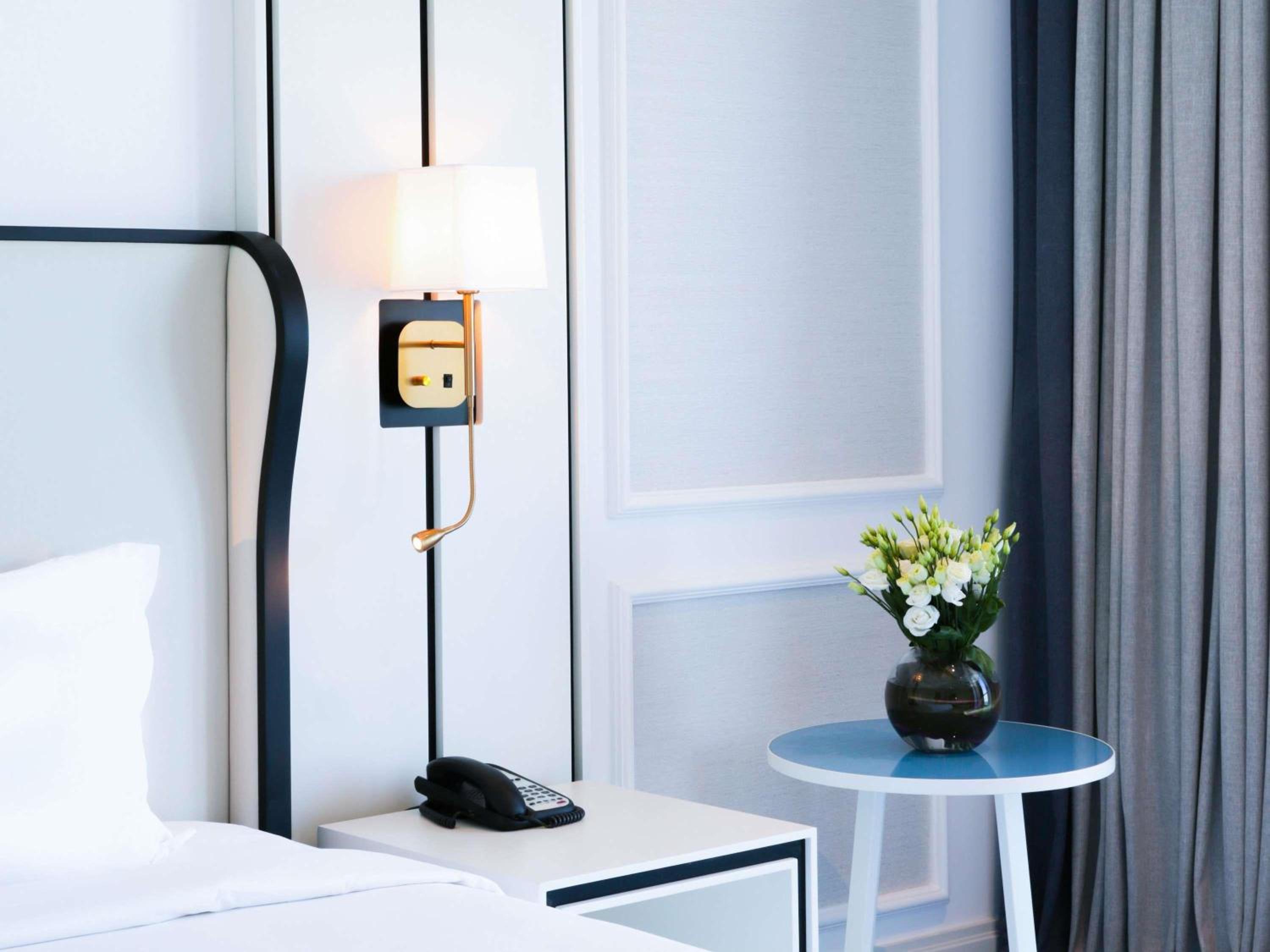 Luxury room staycation with breakfast & dinner at AOC restaurant (chef's choice of buffet or set menu) photo 2