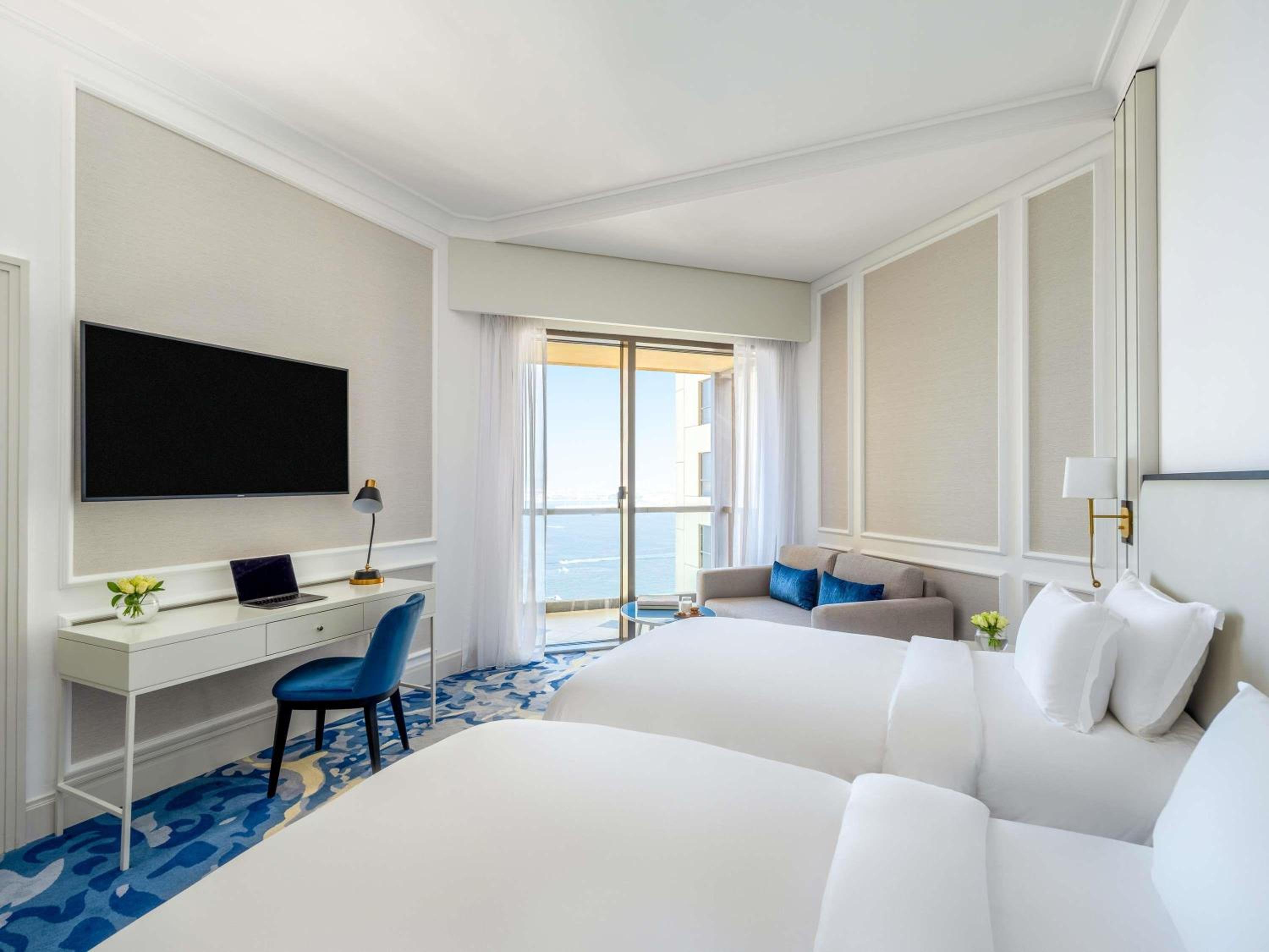 Superior Room Staycation with breakfast & dinner at AOC restaurant (chef's choice of buffet or set menu) photo 3