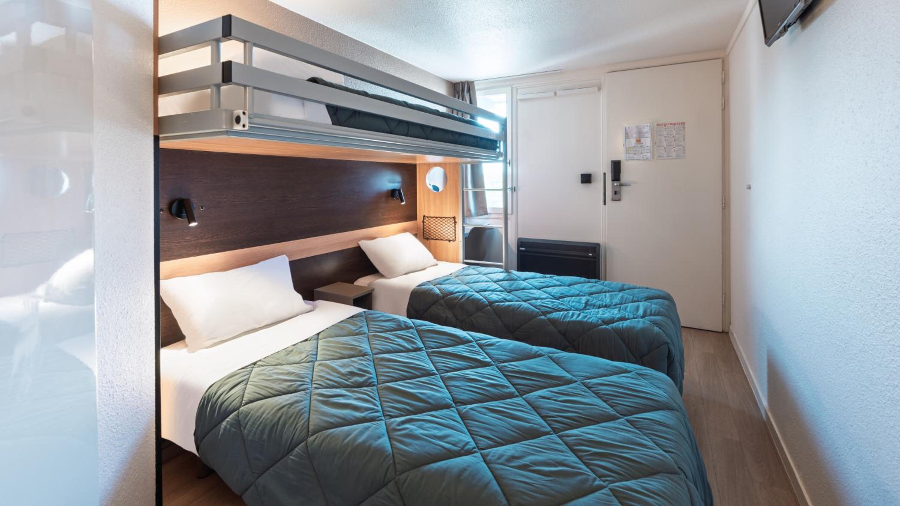 Standard Plus Twin Room with One Bunk Bed - Photo 1