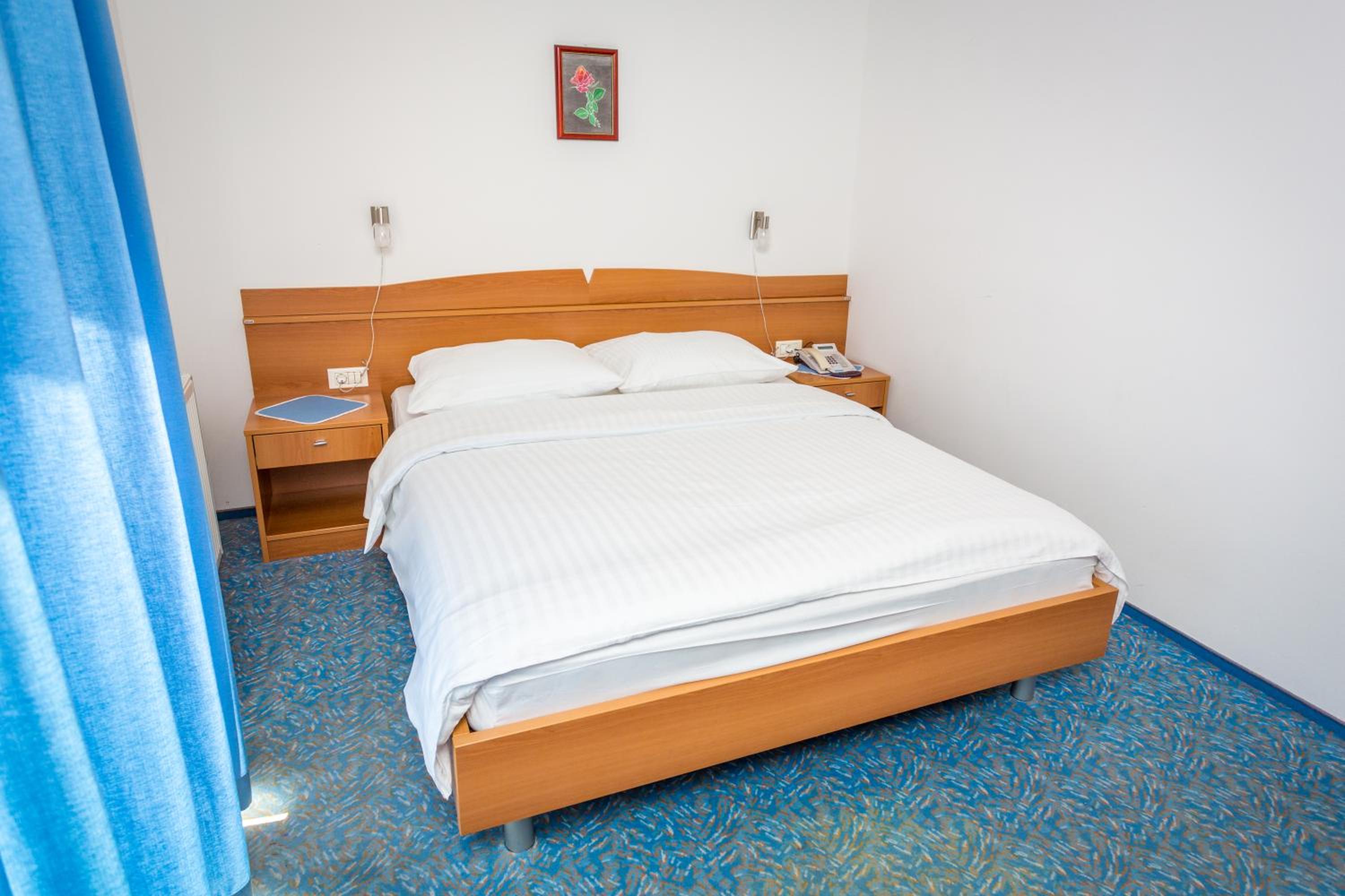 Standard Double or Twin Room - Photo 4