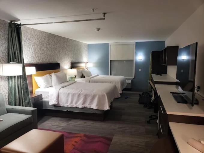 Queen Studio with Two Queen Beds - Non-Smoking - Photo 2