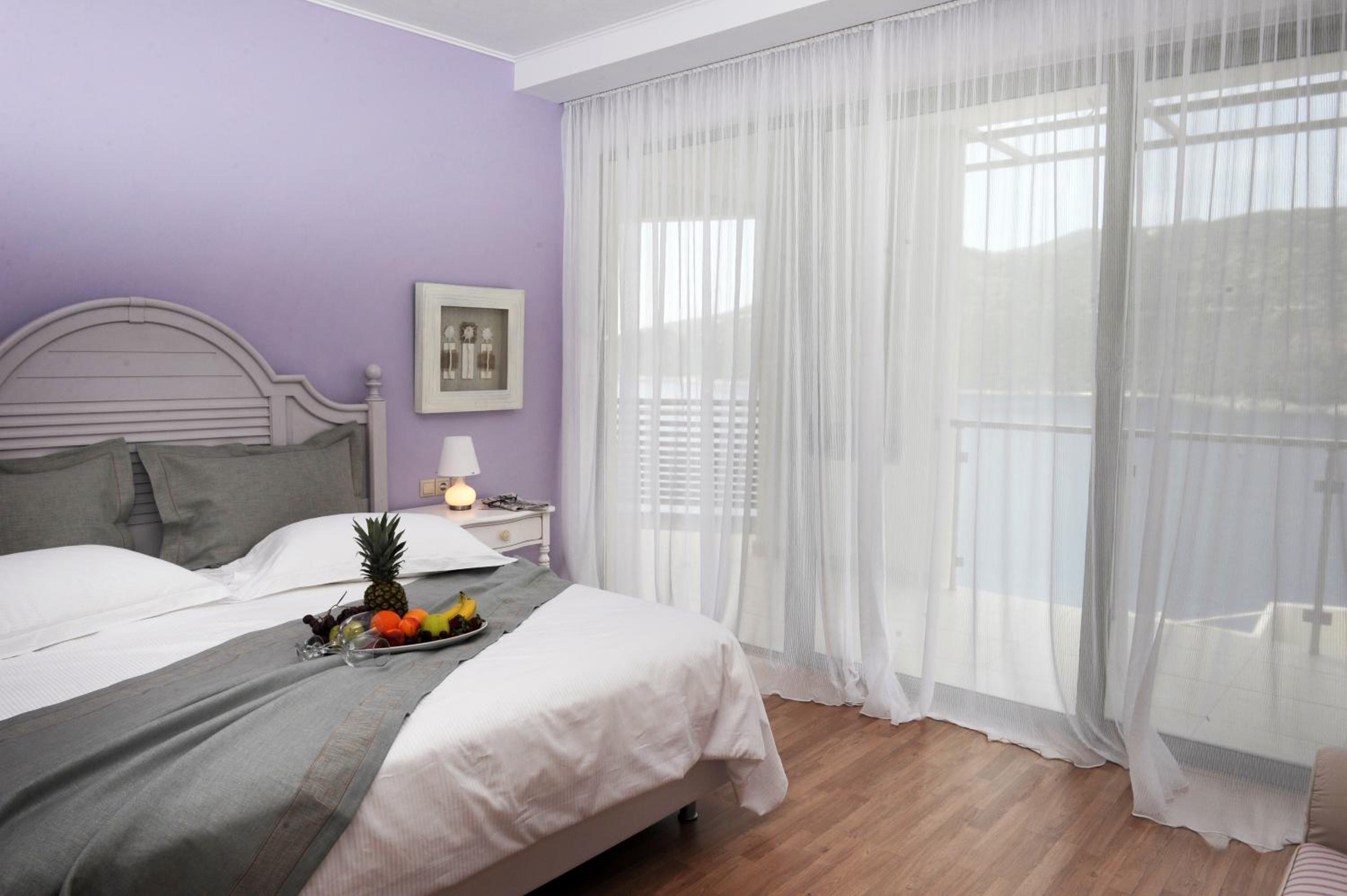 Deluxe Double Room with Sea View - Photo 9