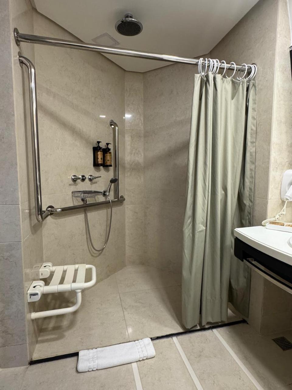 Standard Room with King Bed - Disability Access thumbnail 5