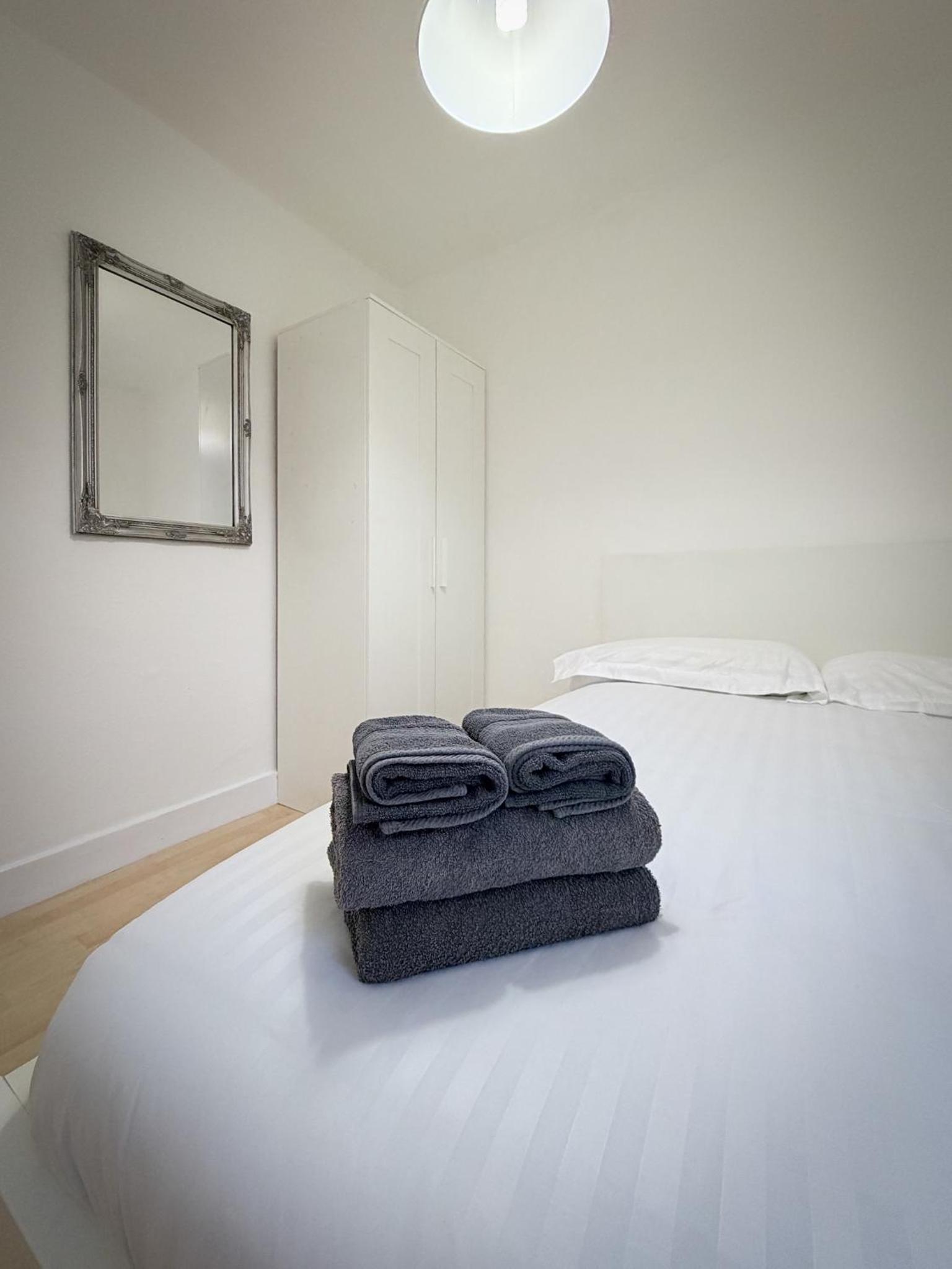 Double Room with Shared Bathroom photo 2