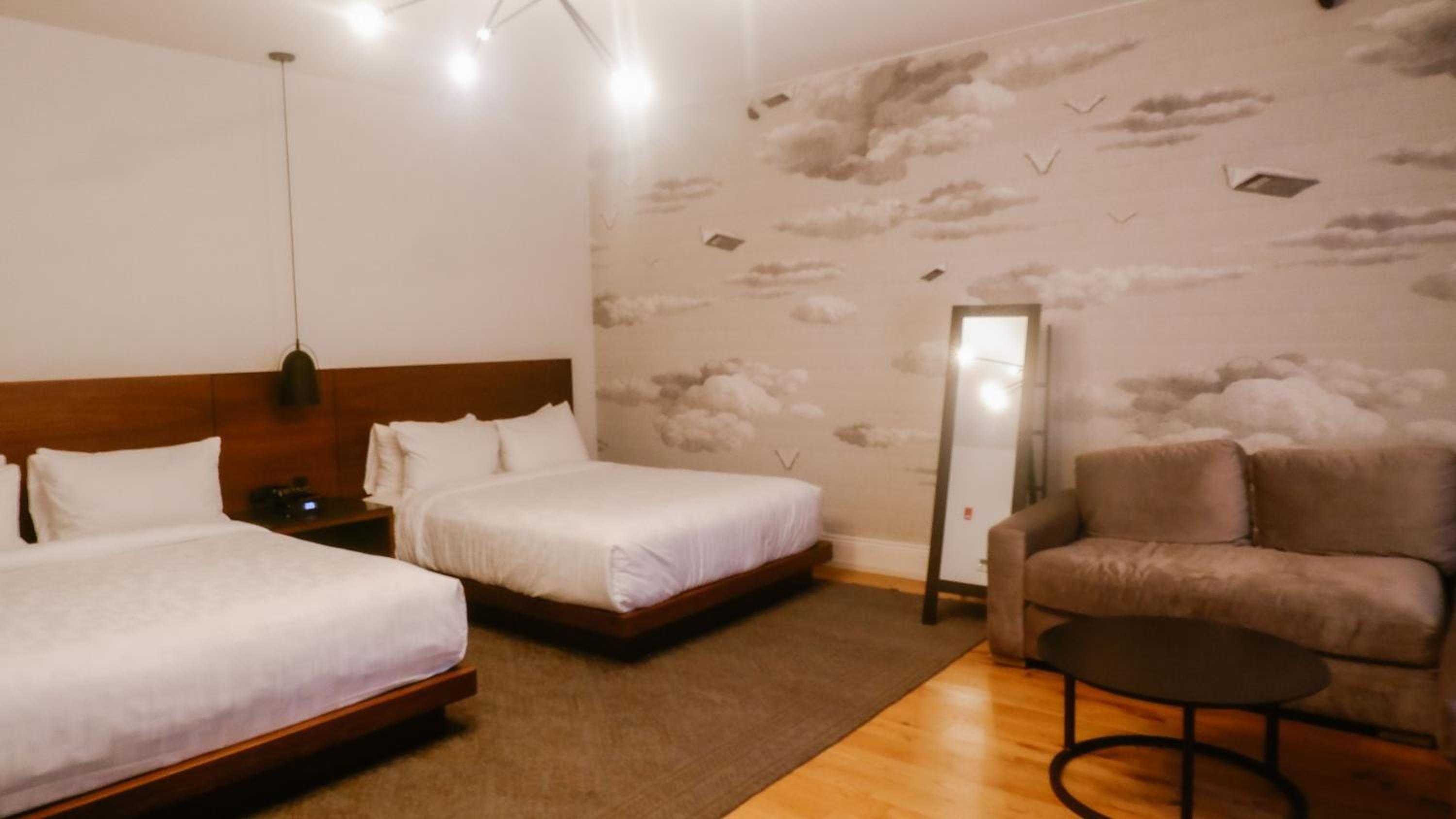 Queen Room with Two Queen Beds - Photo 2