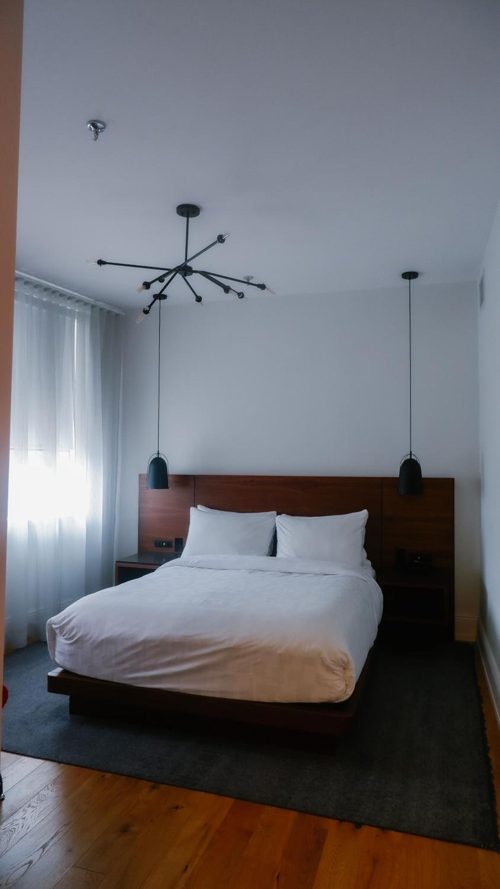 Queen Room with City View - Photo 2
