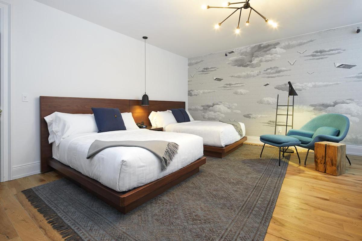 Queen Room with Two Queen Beds - Photo 5