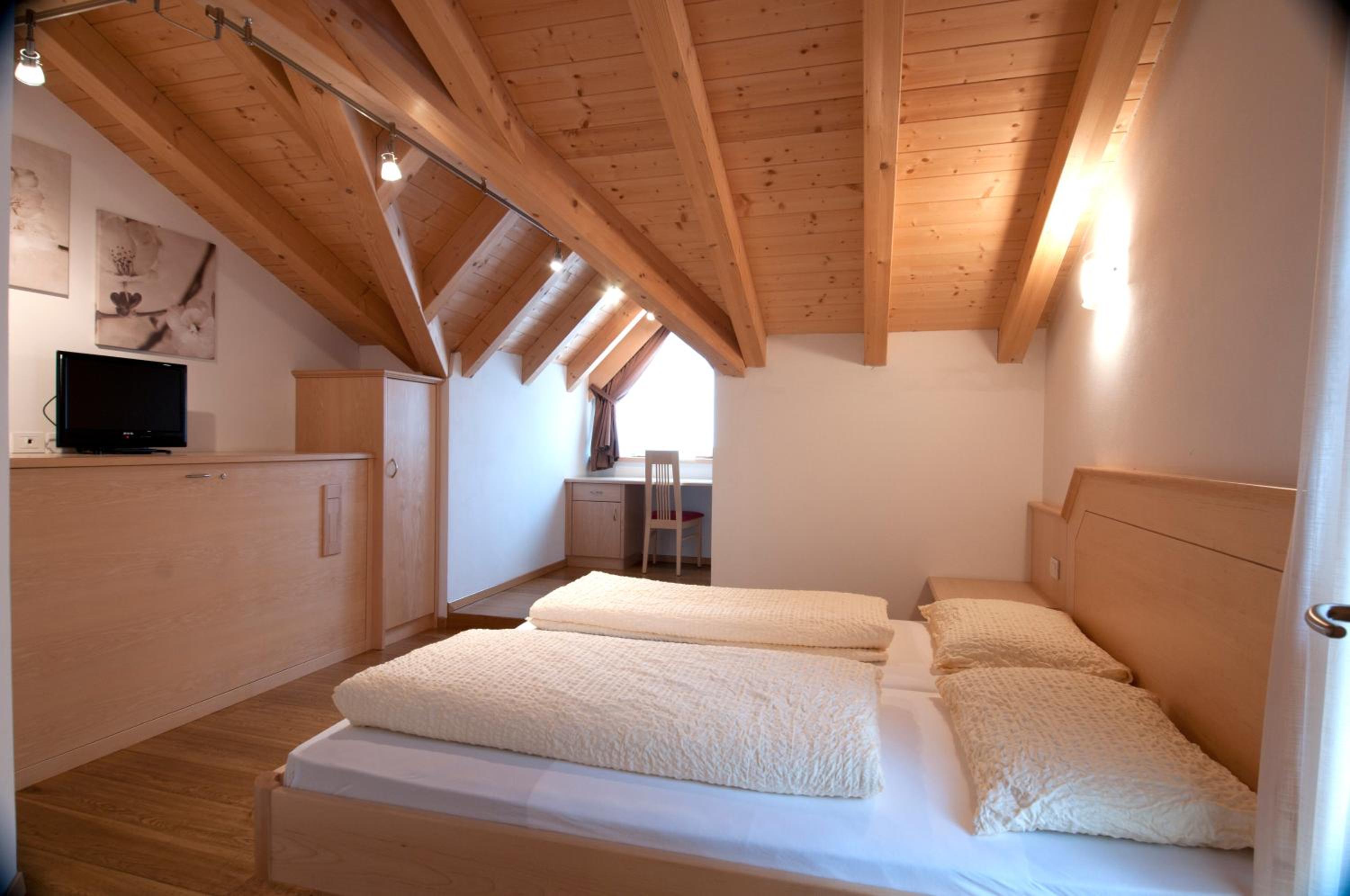Two-Bedroom Apartment with Balcony photo 2