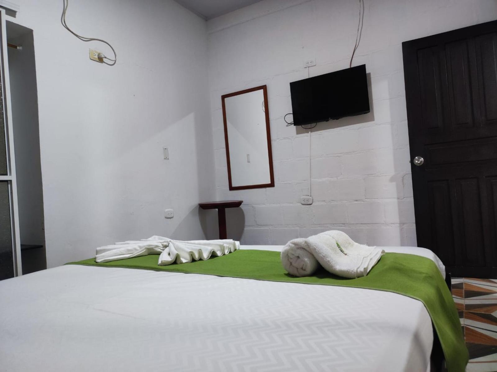 Studio Apartment with One Double Bed photo 3