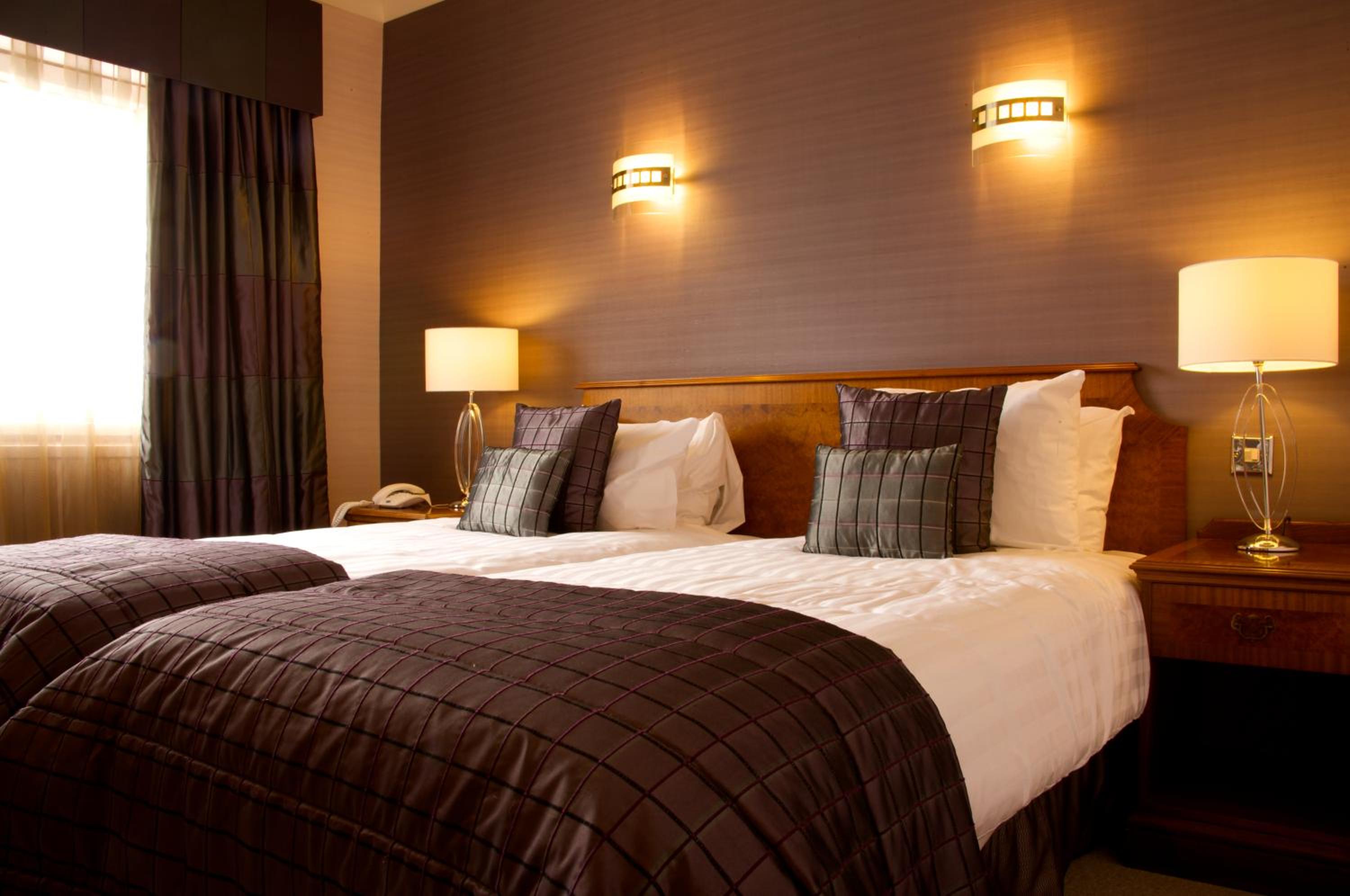 Family Room with Double and Single Beds - Non-Smoking photo 2