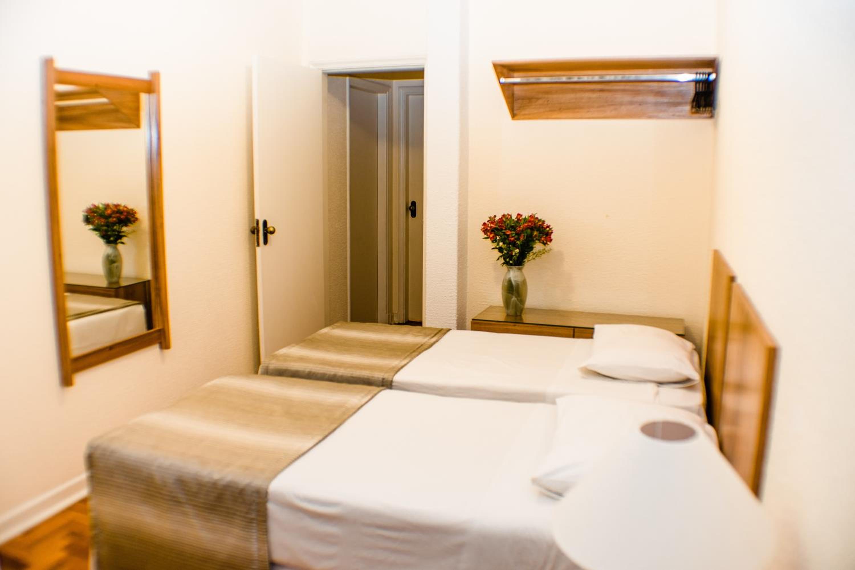 Standard Suite - Photo 3