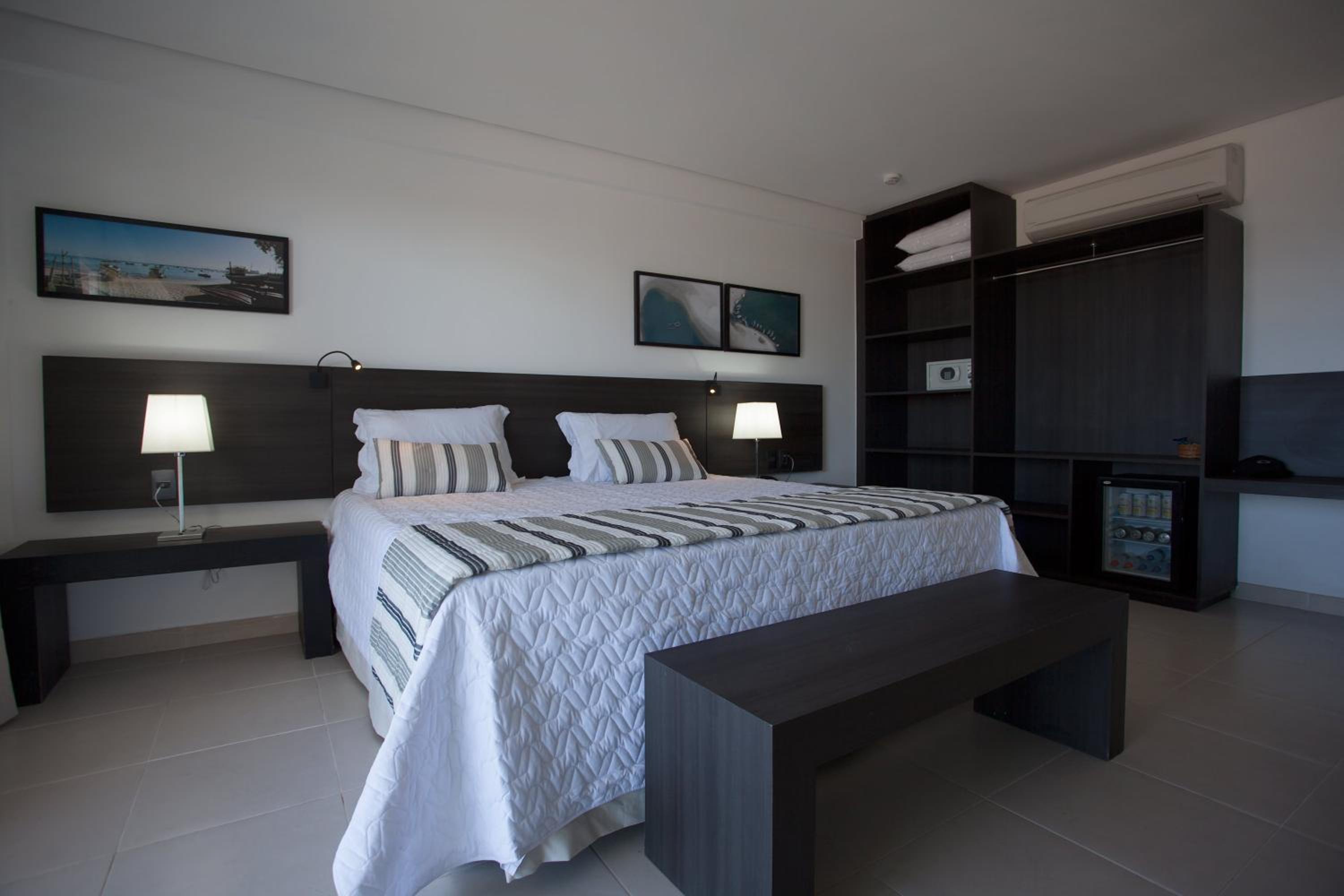 Deluxe Room with Sea View thumbnail 5